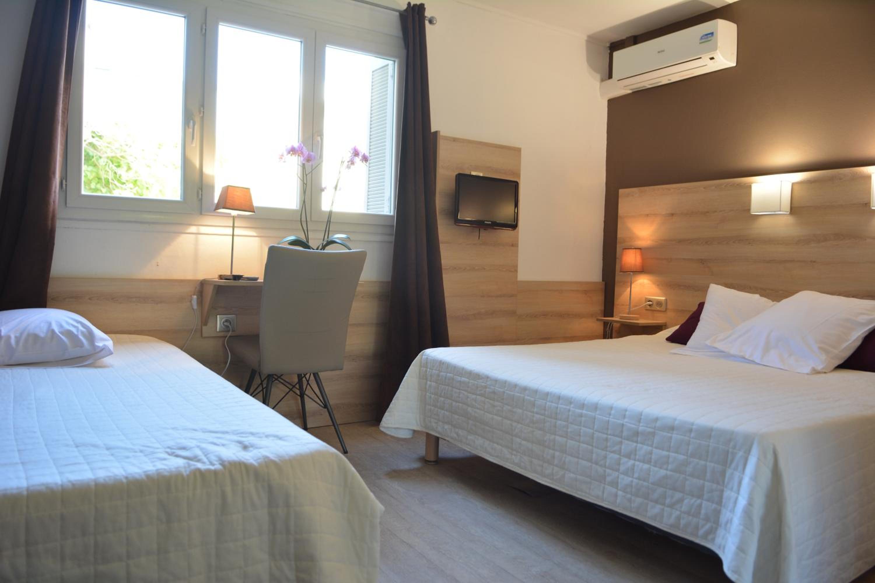 Double Room with Extra Bed photo 3