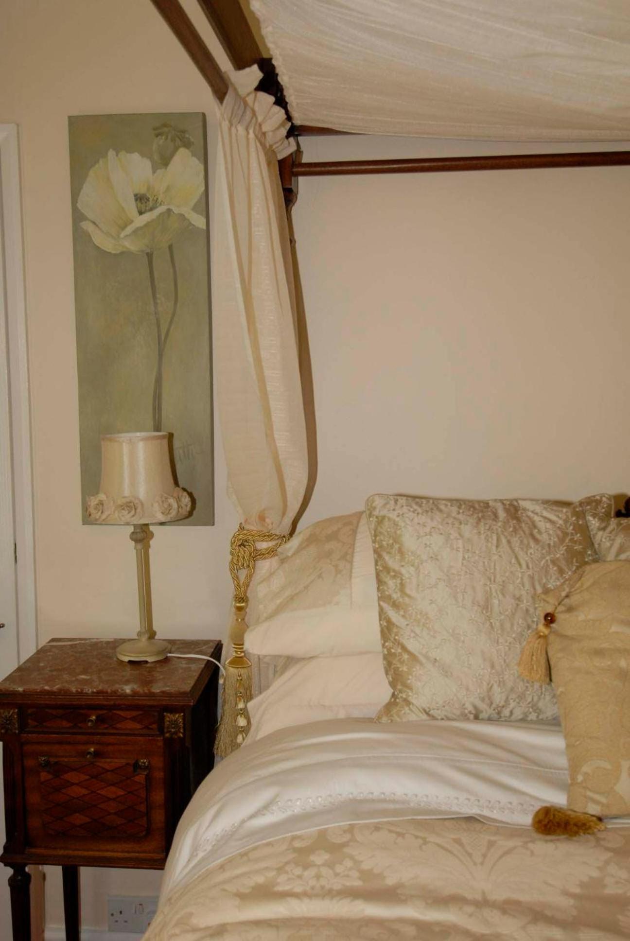 King Room with Four Poster Bed photo 3