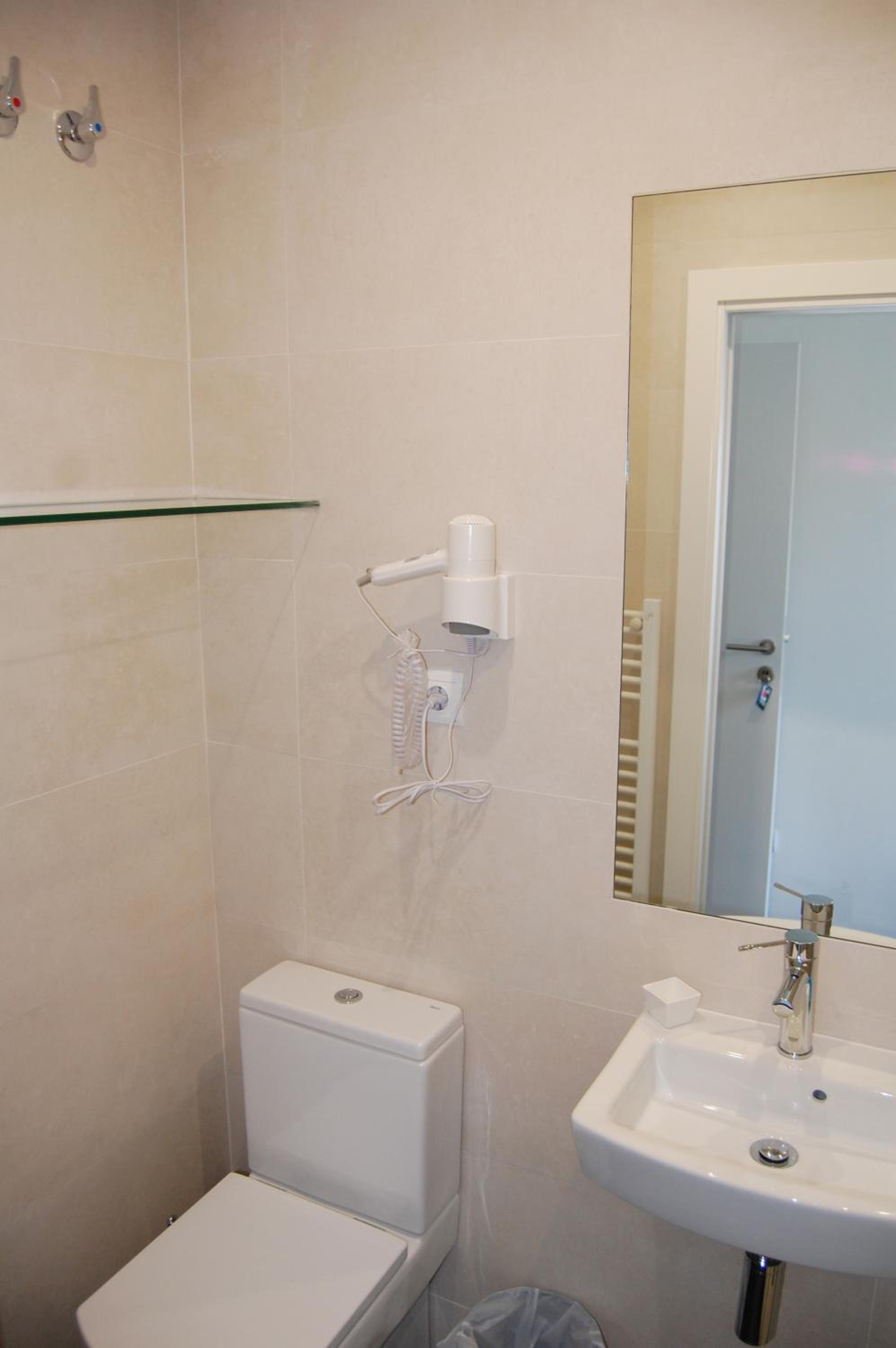 Single Room photo 3