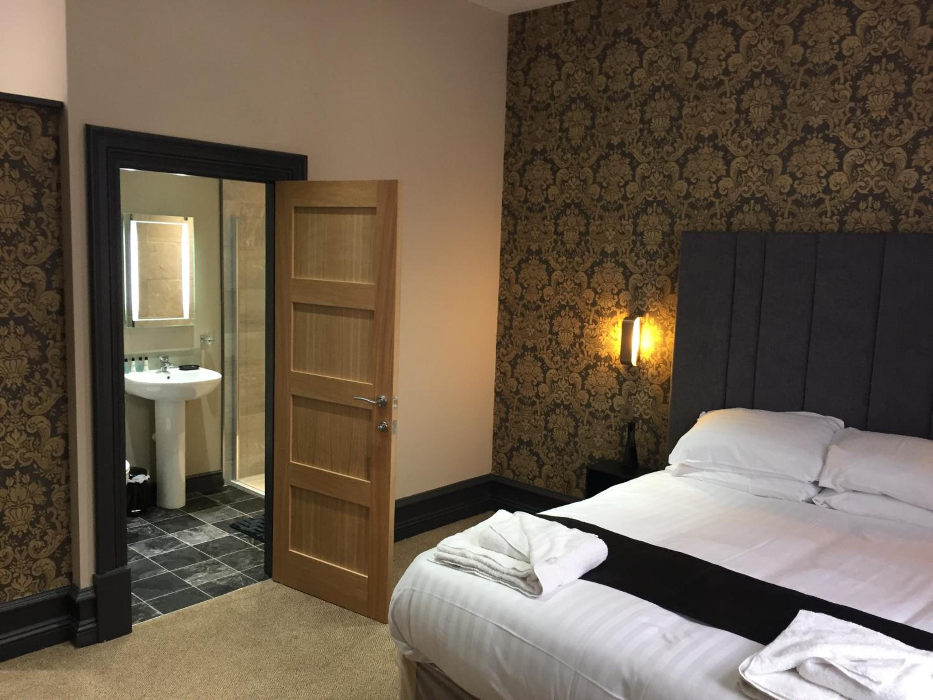 Deluxe Double Room with Shower
