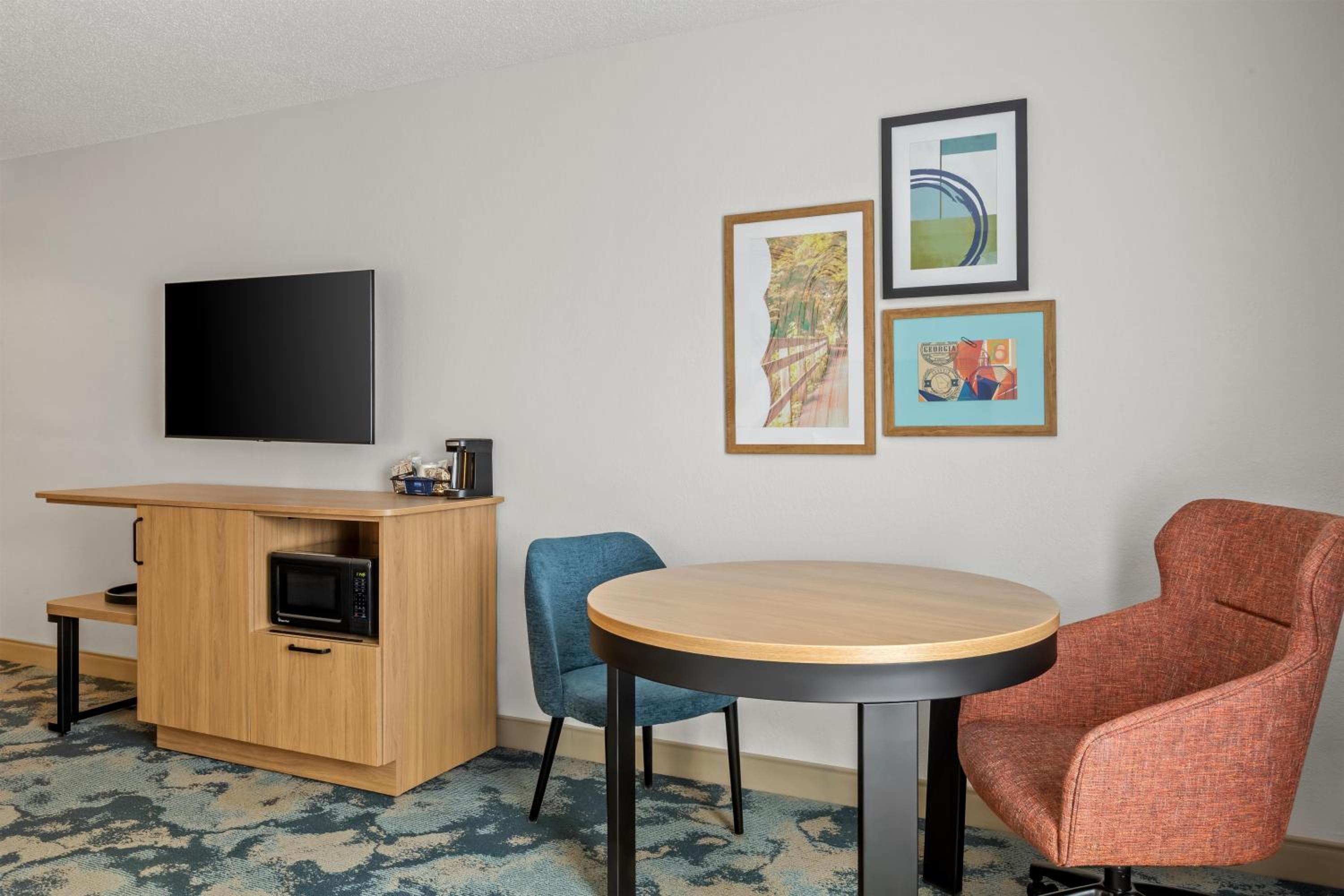 Queen Room with Two Queen Beds - Mobility and Hearing Access/Non-Smoking - Photo 4