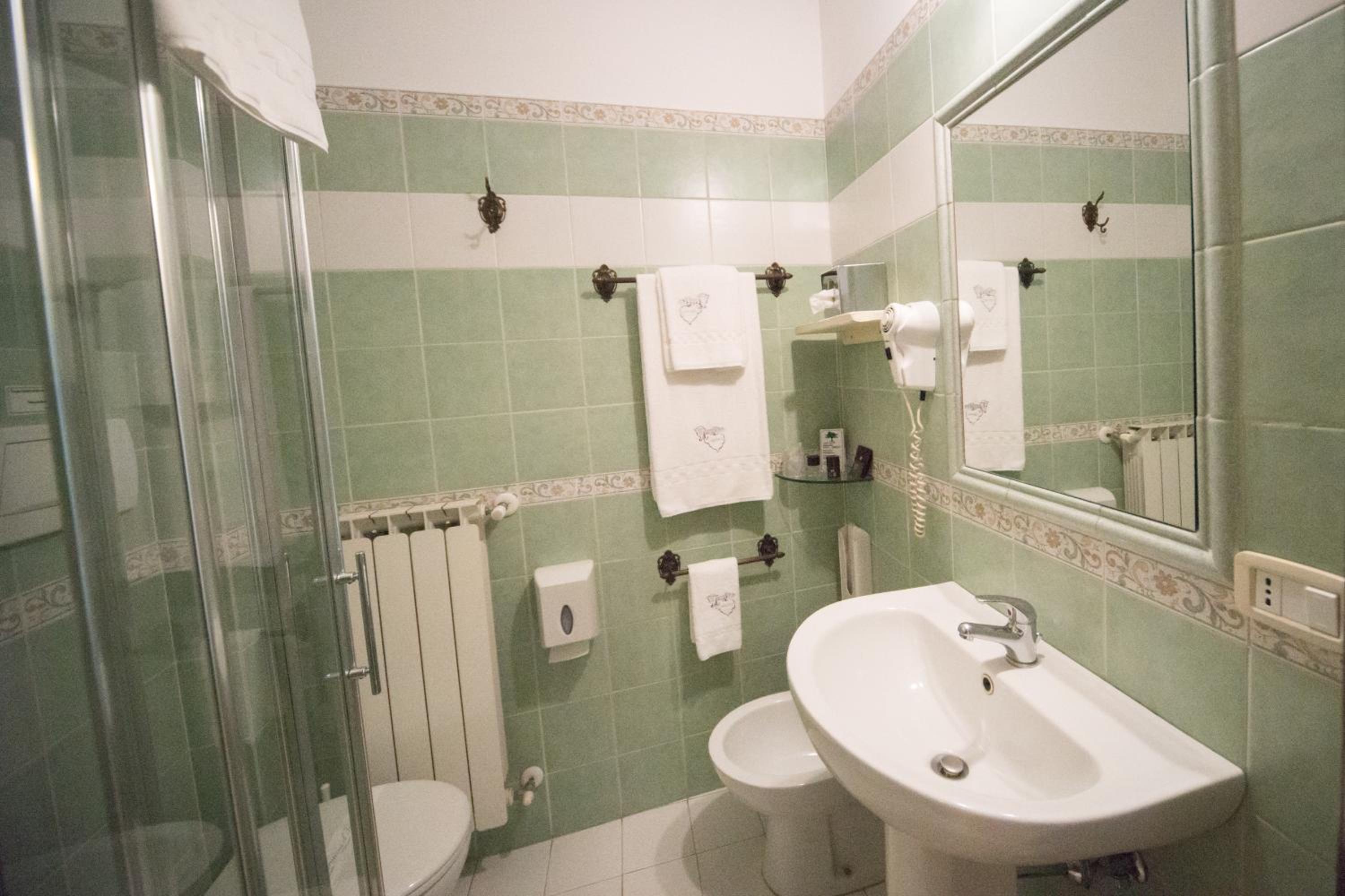 Single Room - Photo 8