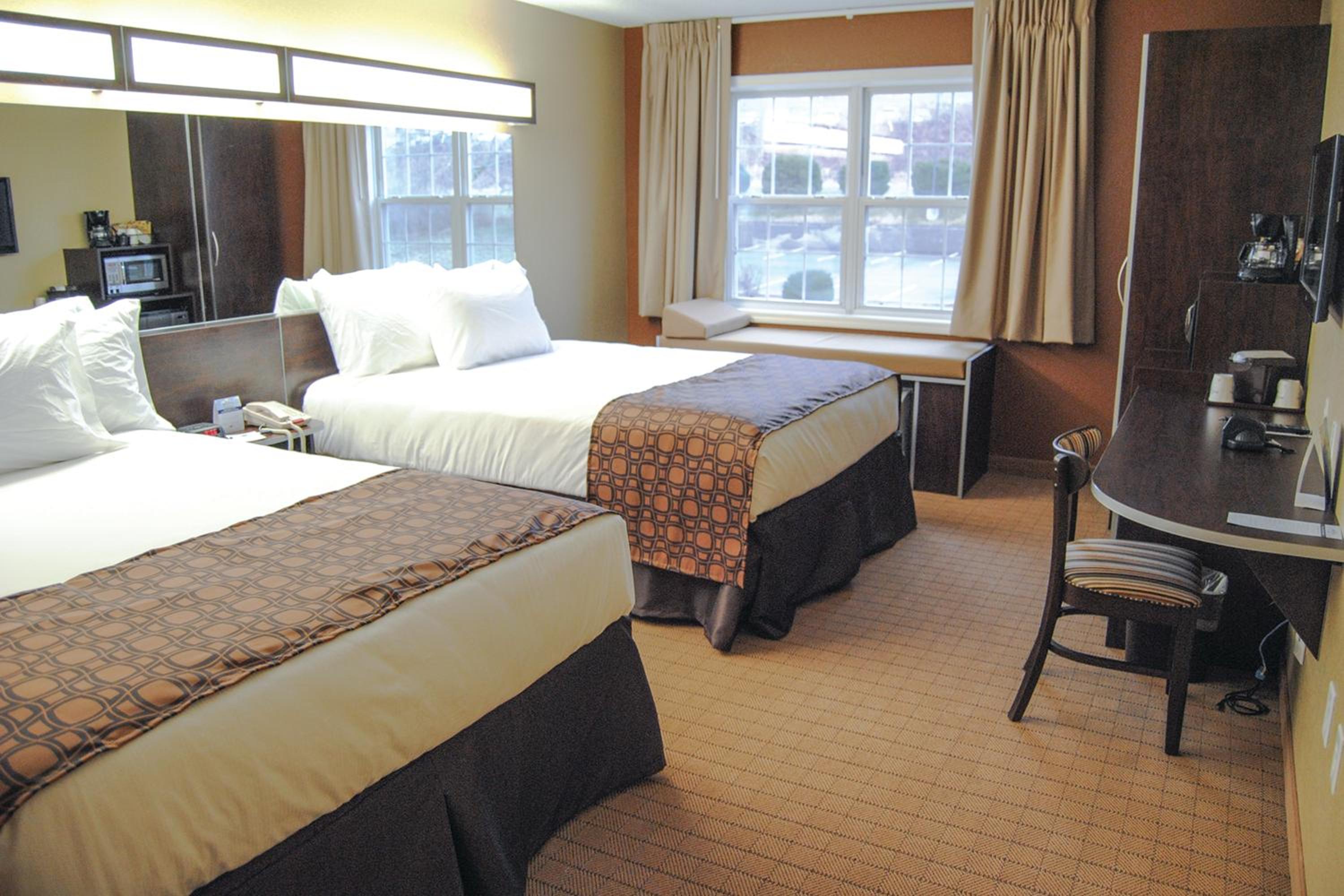 Queen Room with Two Queen Beds - Non-Smoking - Photo 1