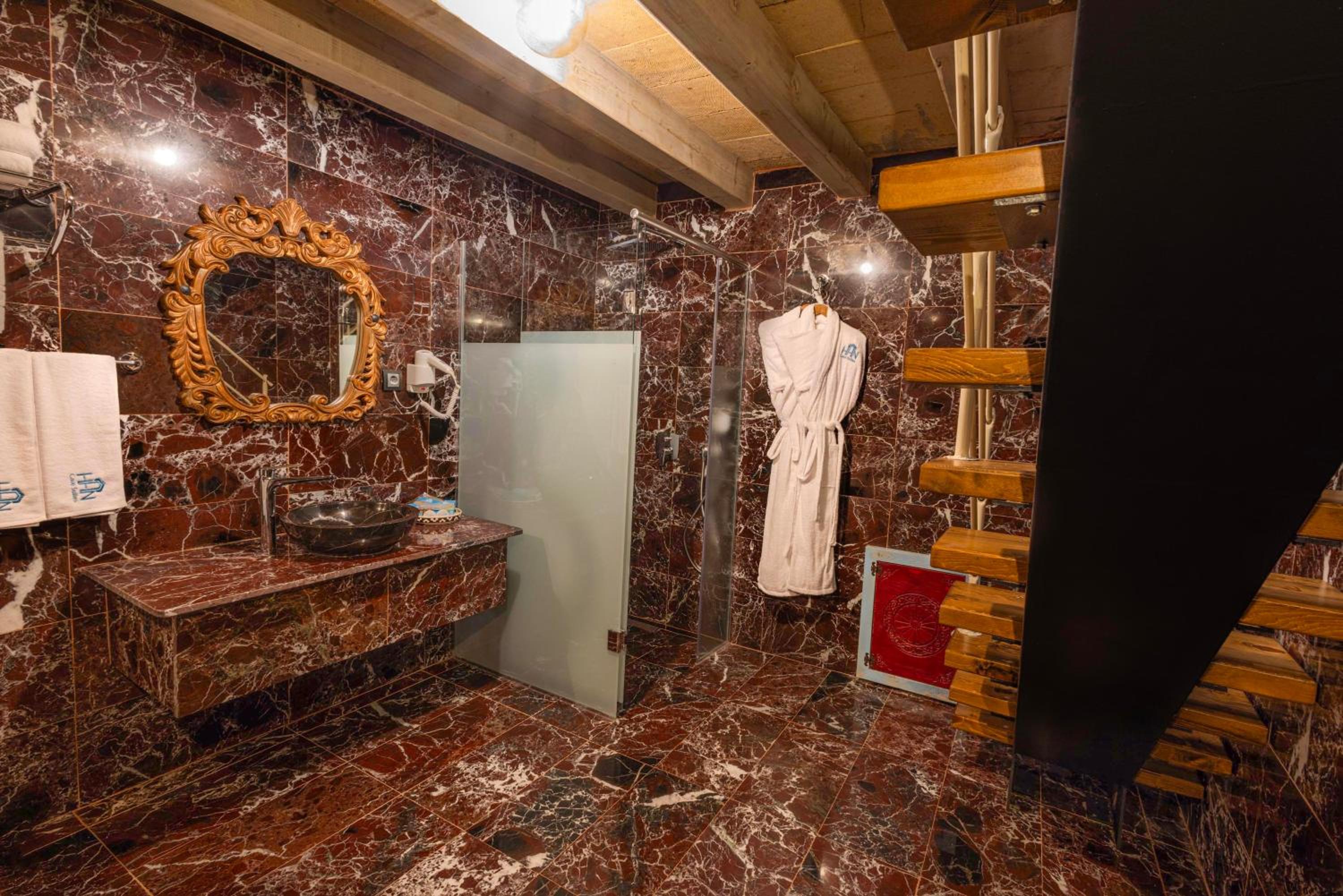 Deluxe Family Suite photo 1