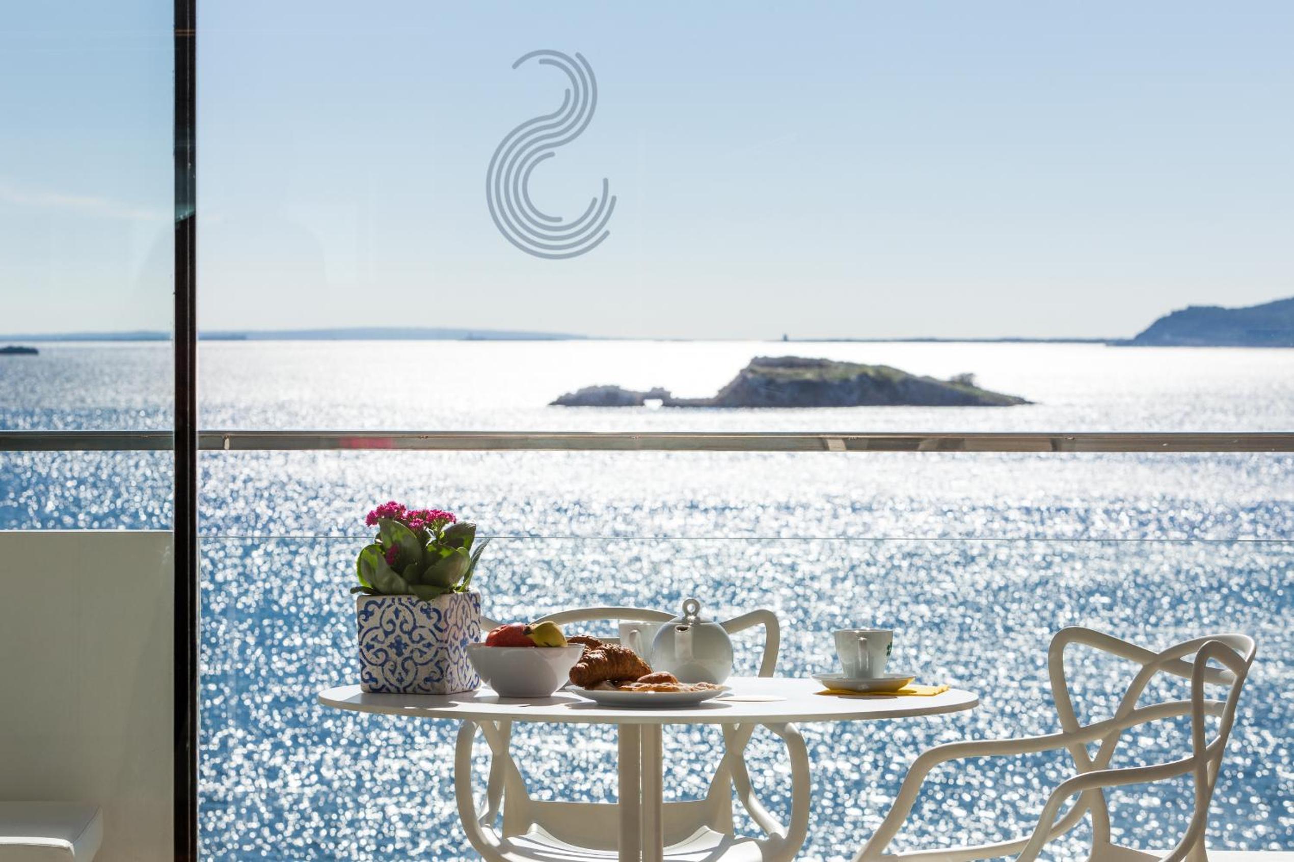 Studio Apartment with Sea View