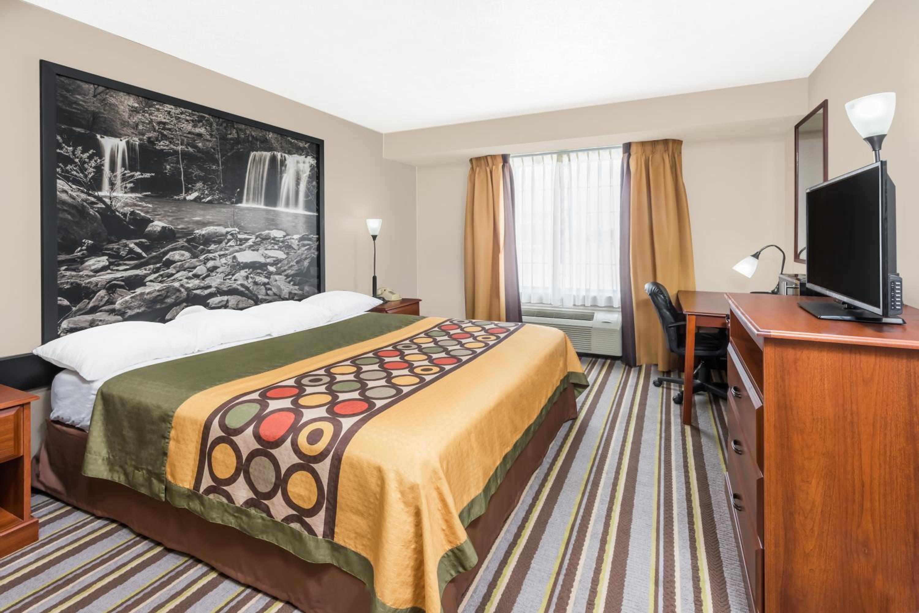 King Room - Non-Smoking - Photo 1