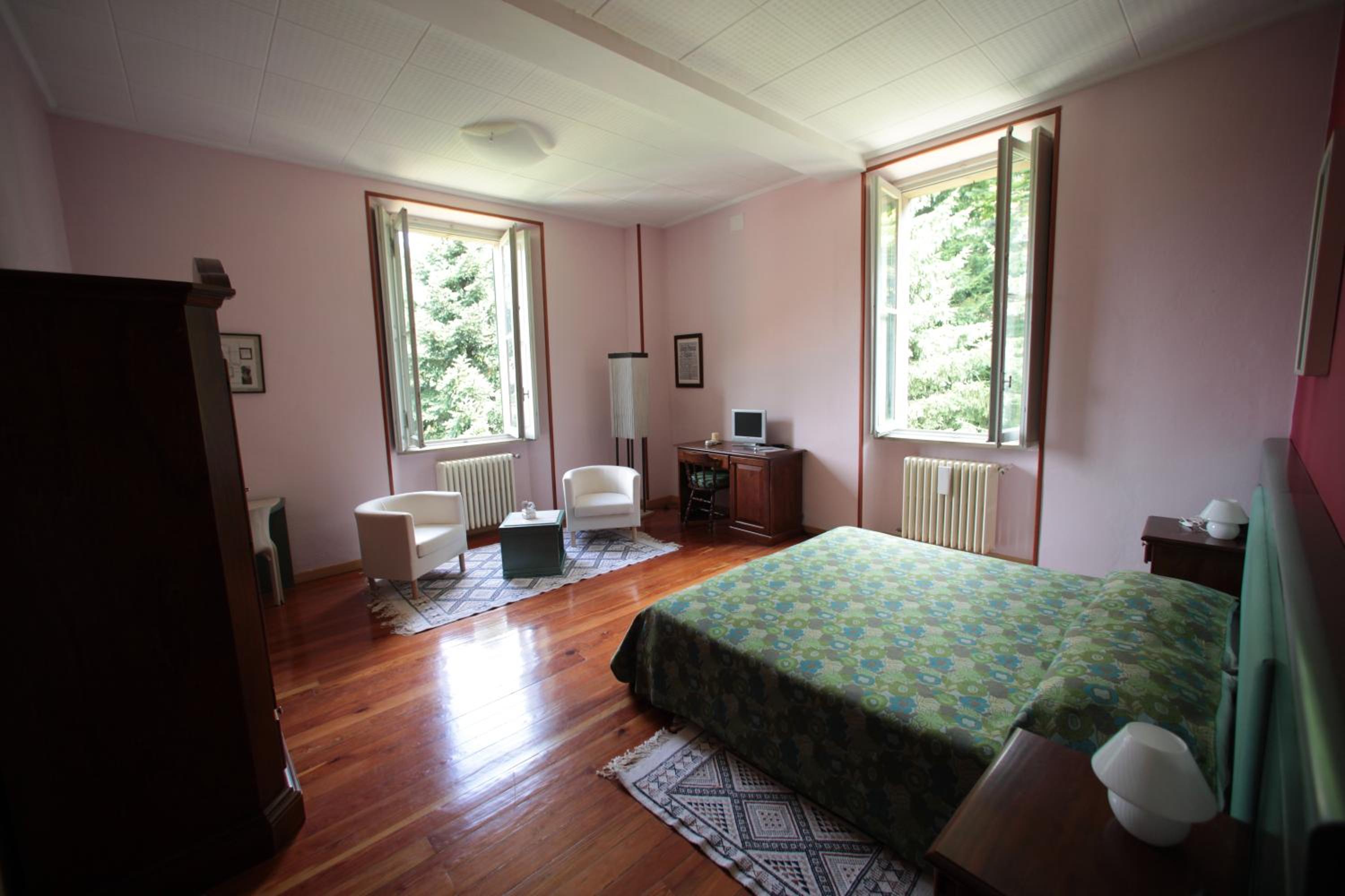 Suite - Photo 1