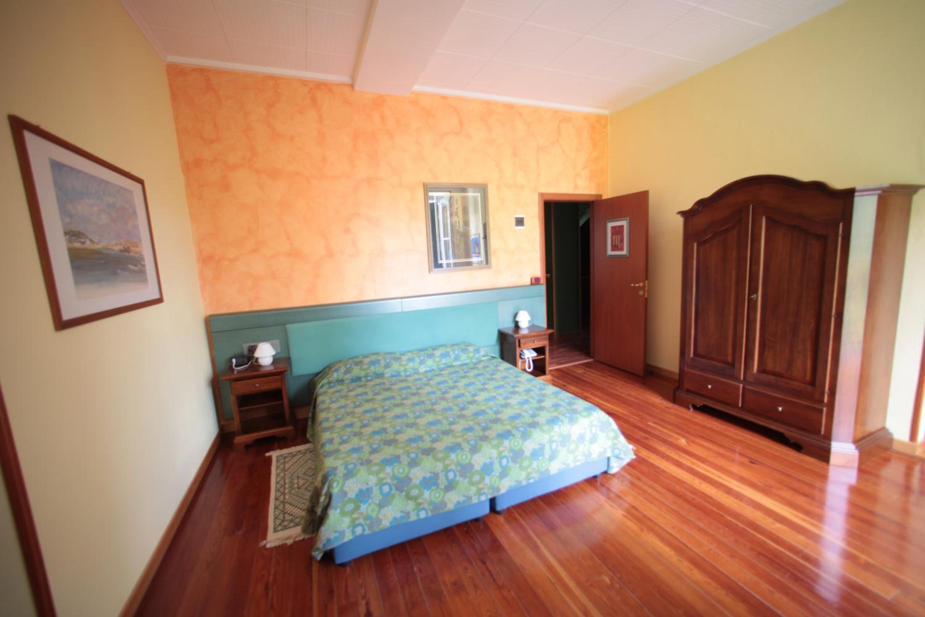 Suite - Photo 5