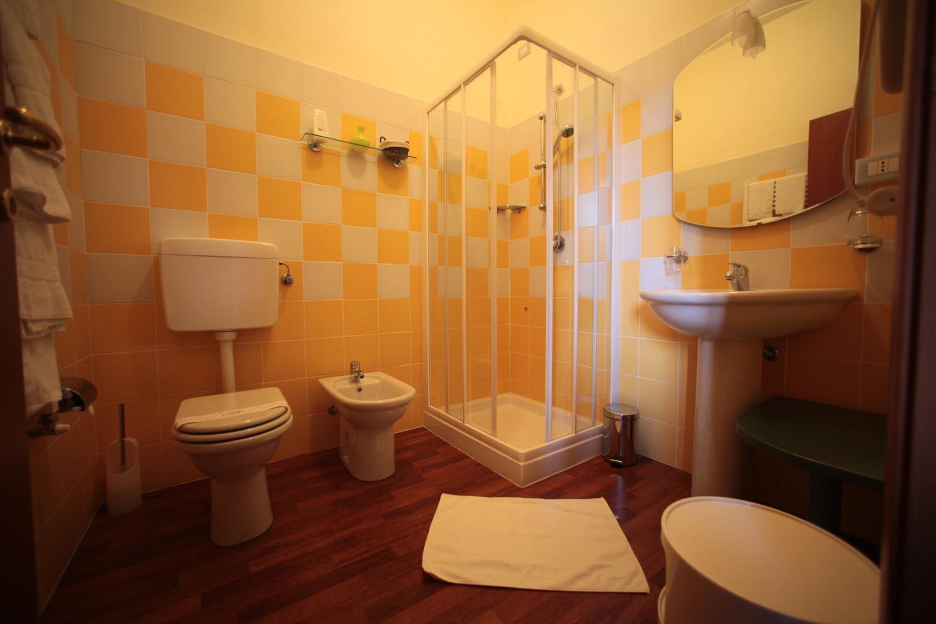 Double or Twin Room - Photo 7
