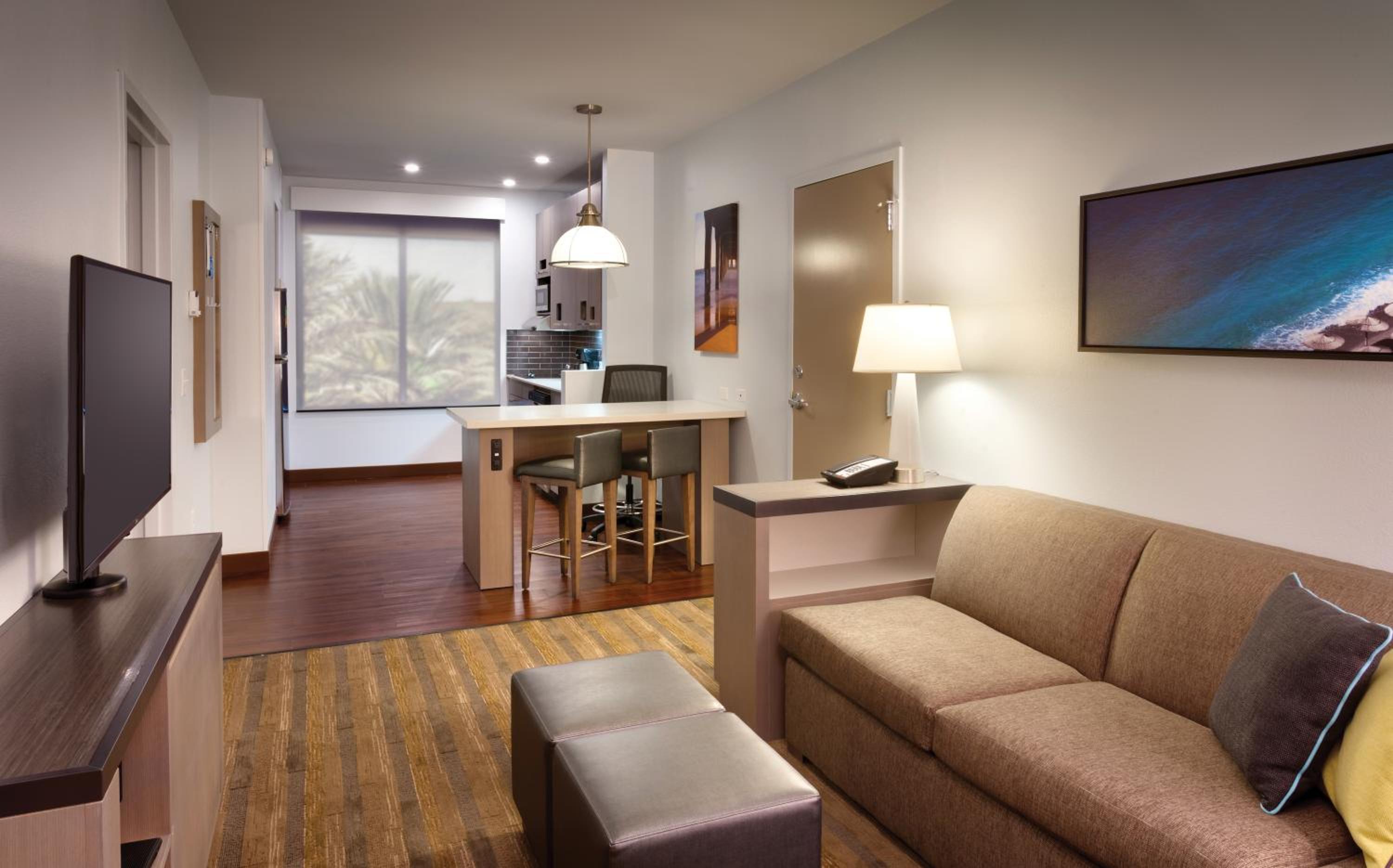 One-Bedroom Suite with Two Queen Beds with Sofa Bed and Kitchen photo 1
