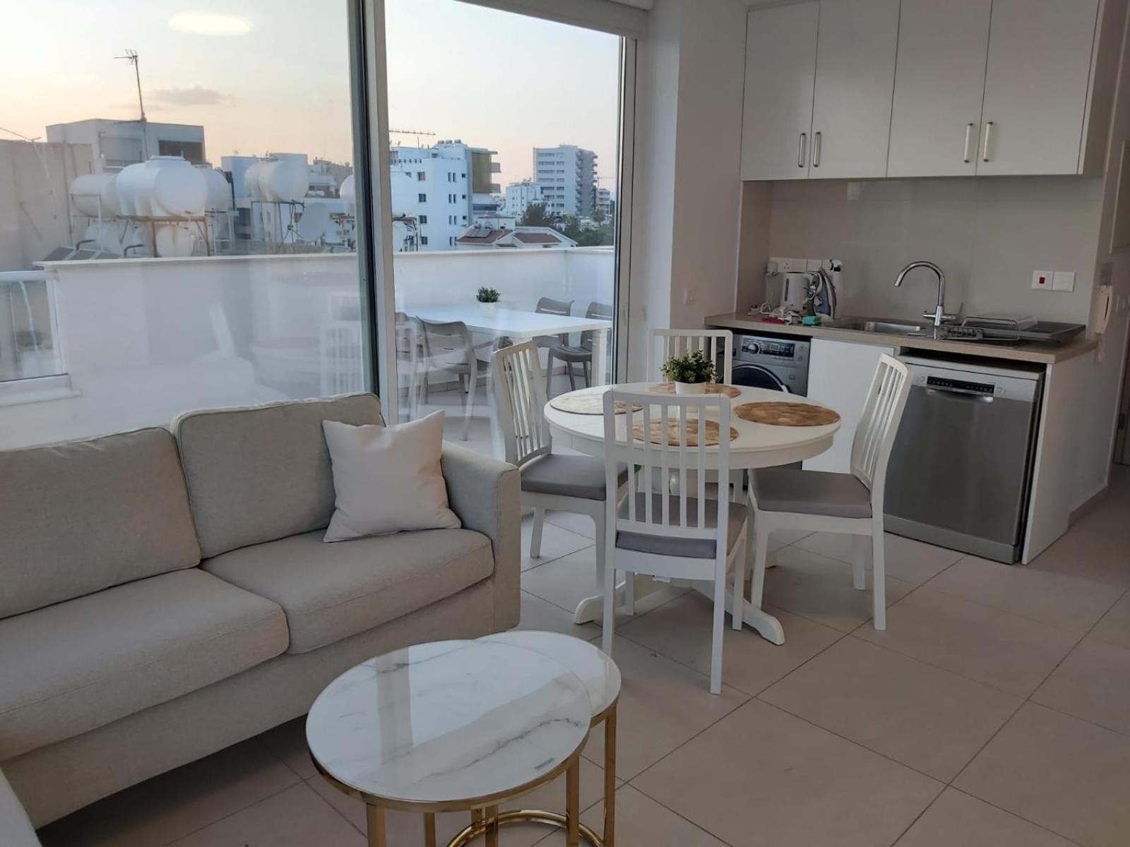 Two-Bedroom Apartment with Balcony and Sea View photo 2