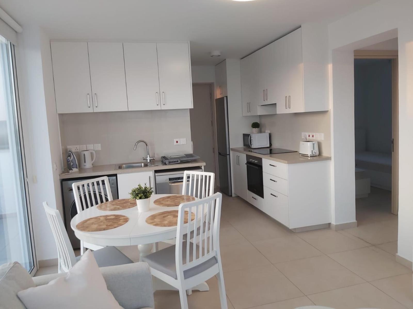 Two-Bedroom Apartment with Balcony and Sea View photo 3