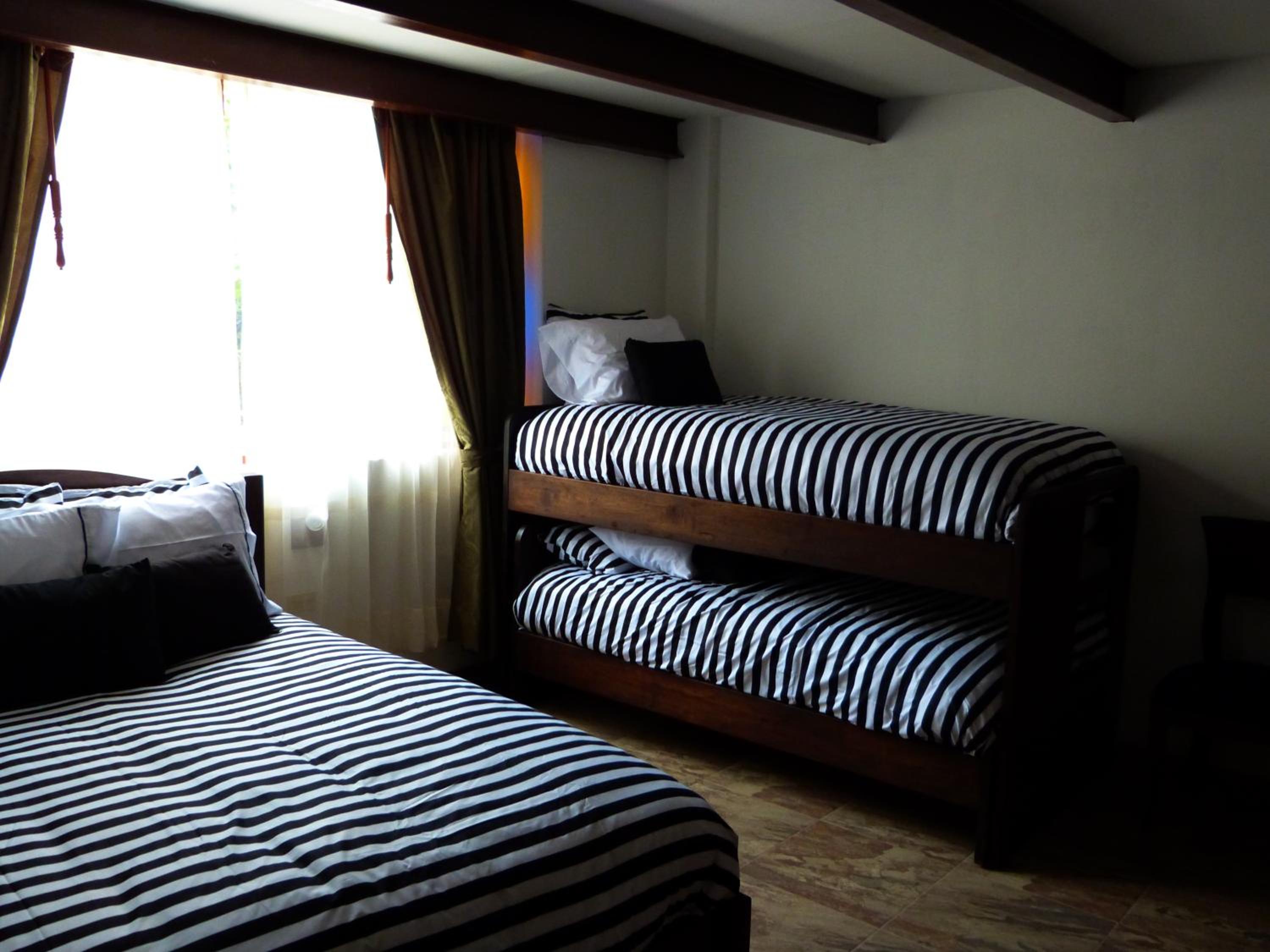 Deluxe Family Room photo 1
