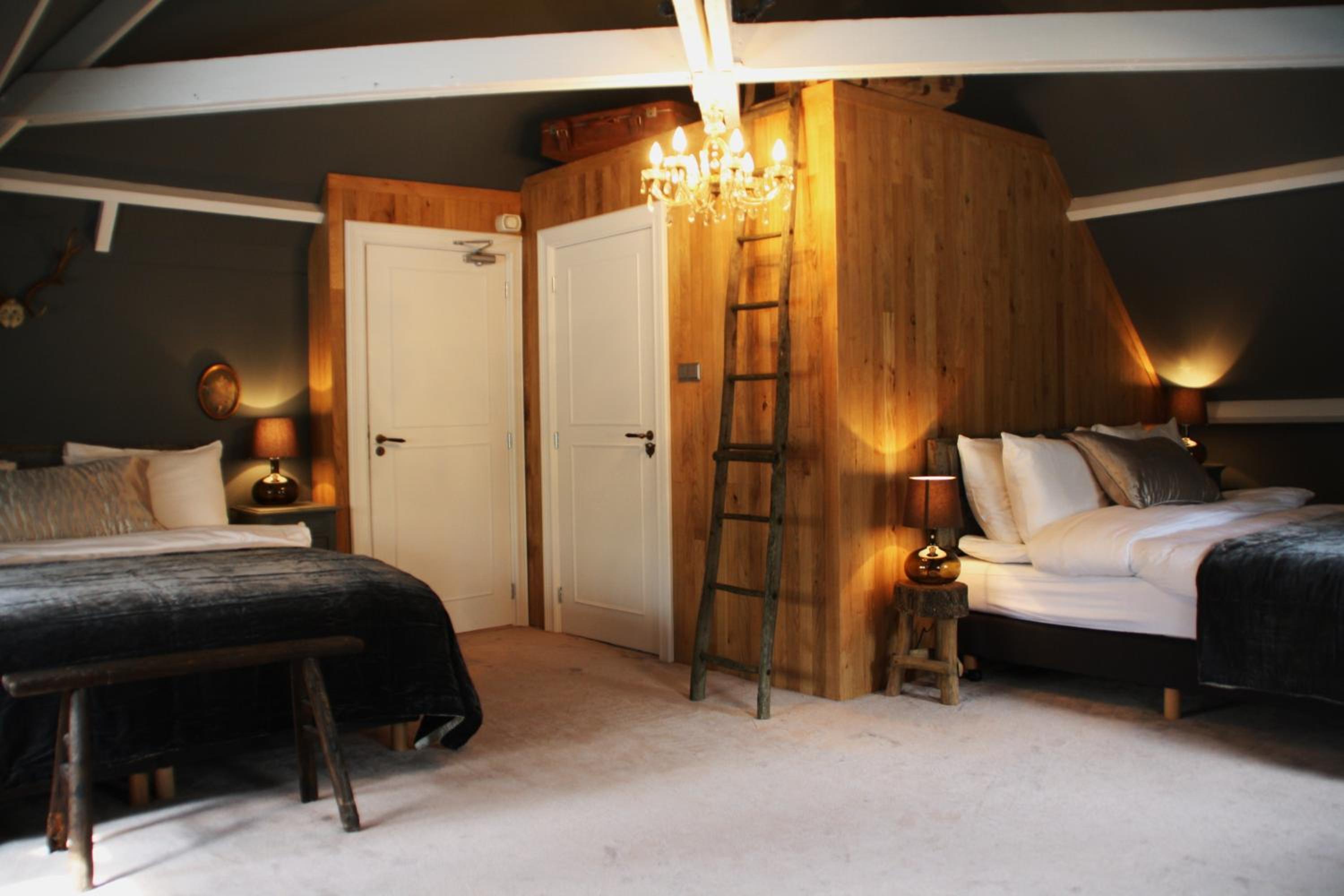 Deluxe Family Room - Photo 3