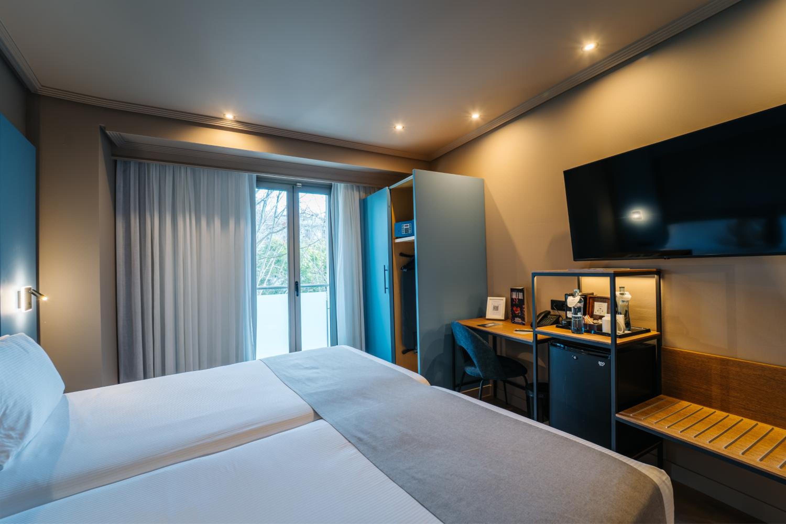Superior Double or Twin Room photo 3