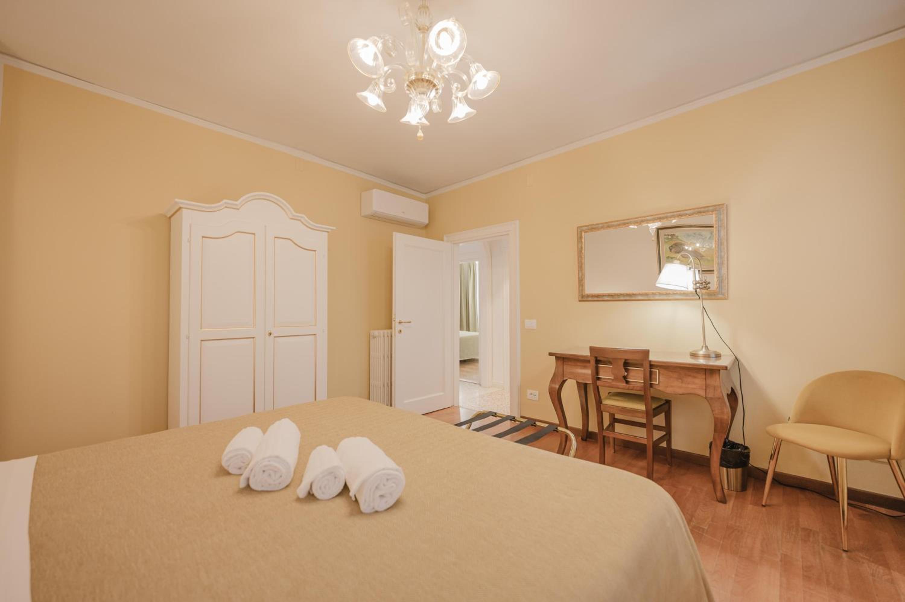Three-Bedroom Premium Apartment with Balcony photo 3