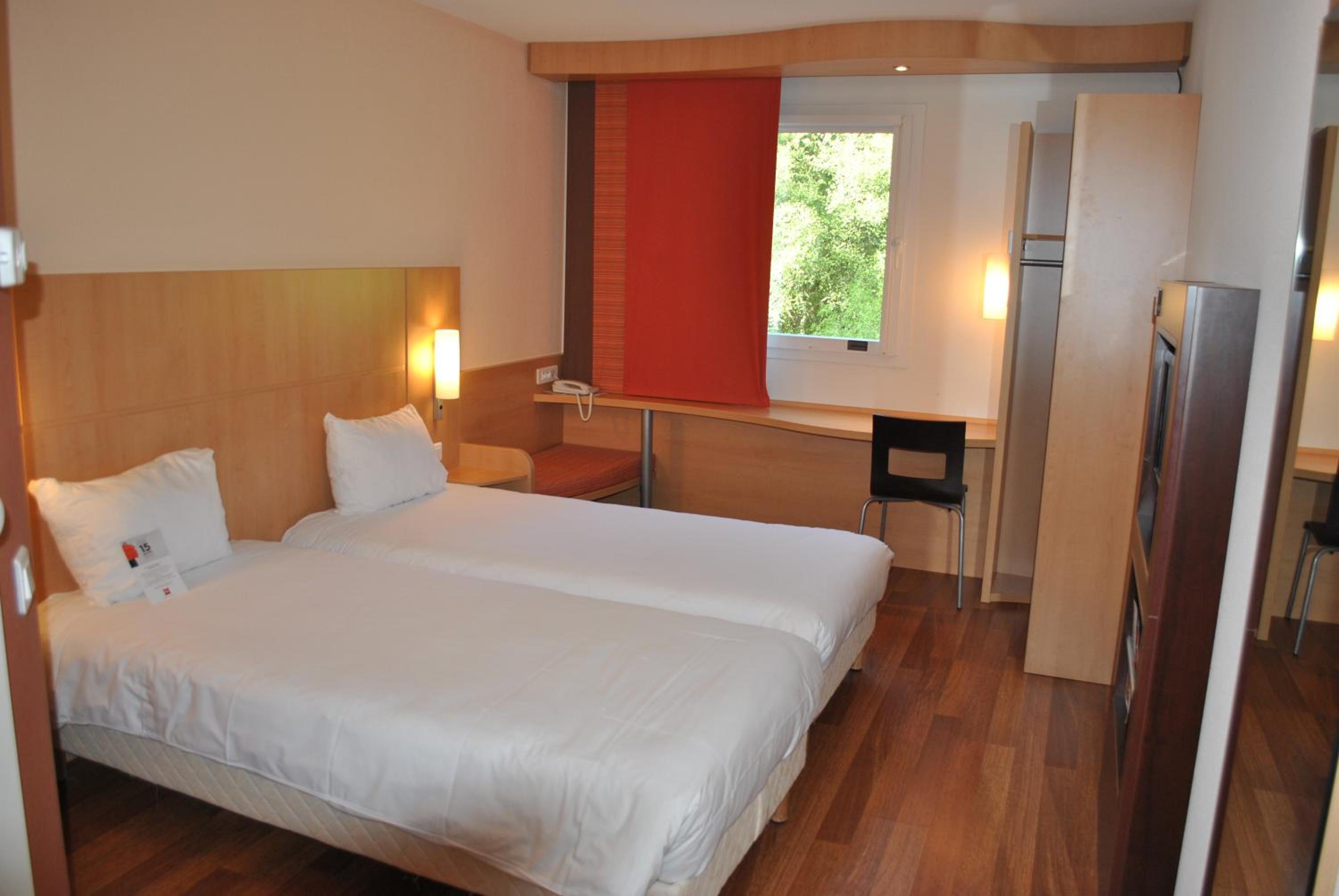 Standard Twin Room - Photo 6