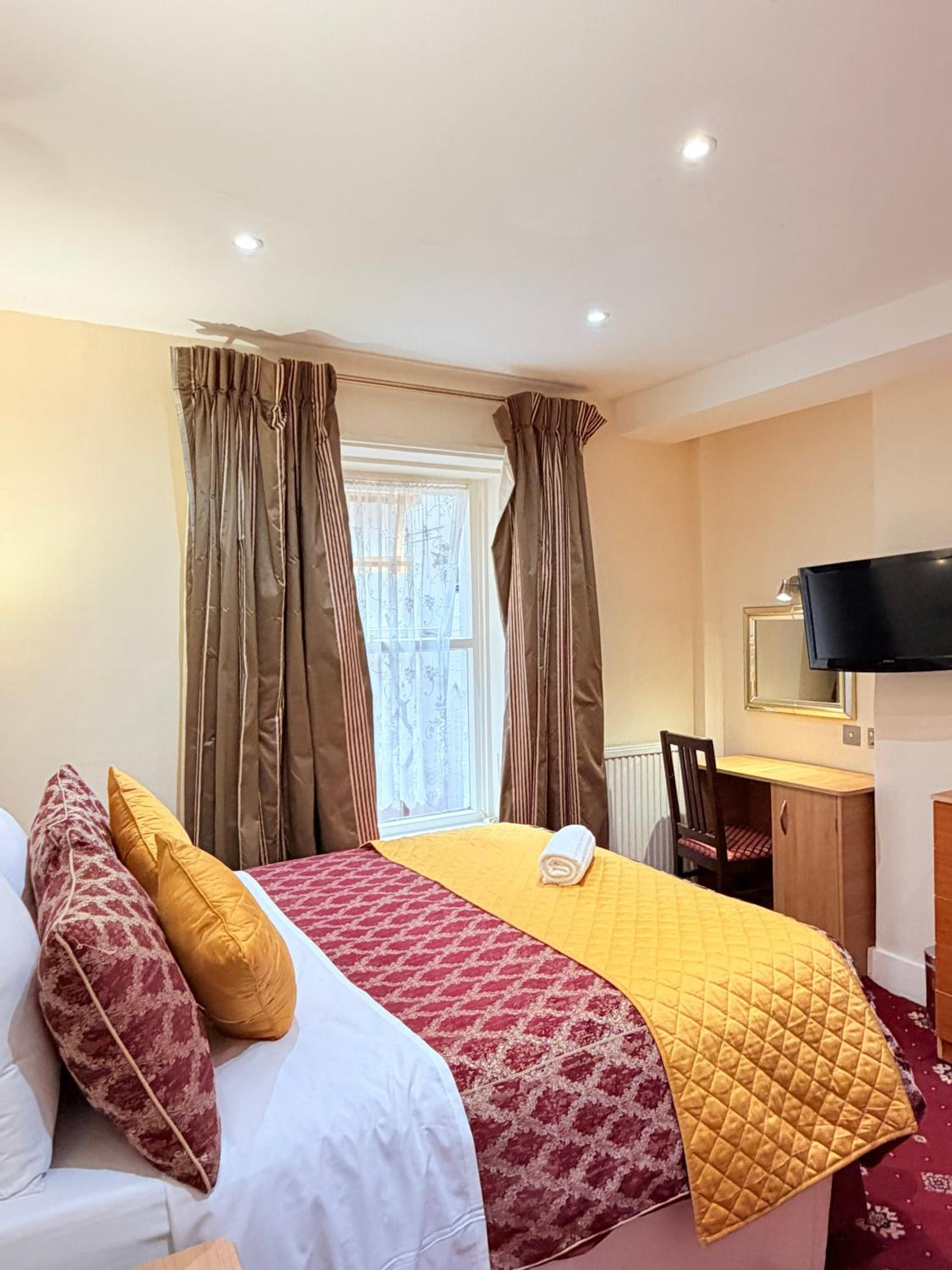 Double Room with Shared Bathroom photo 2