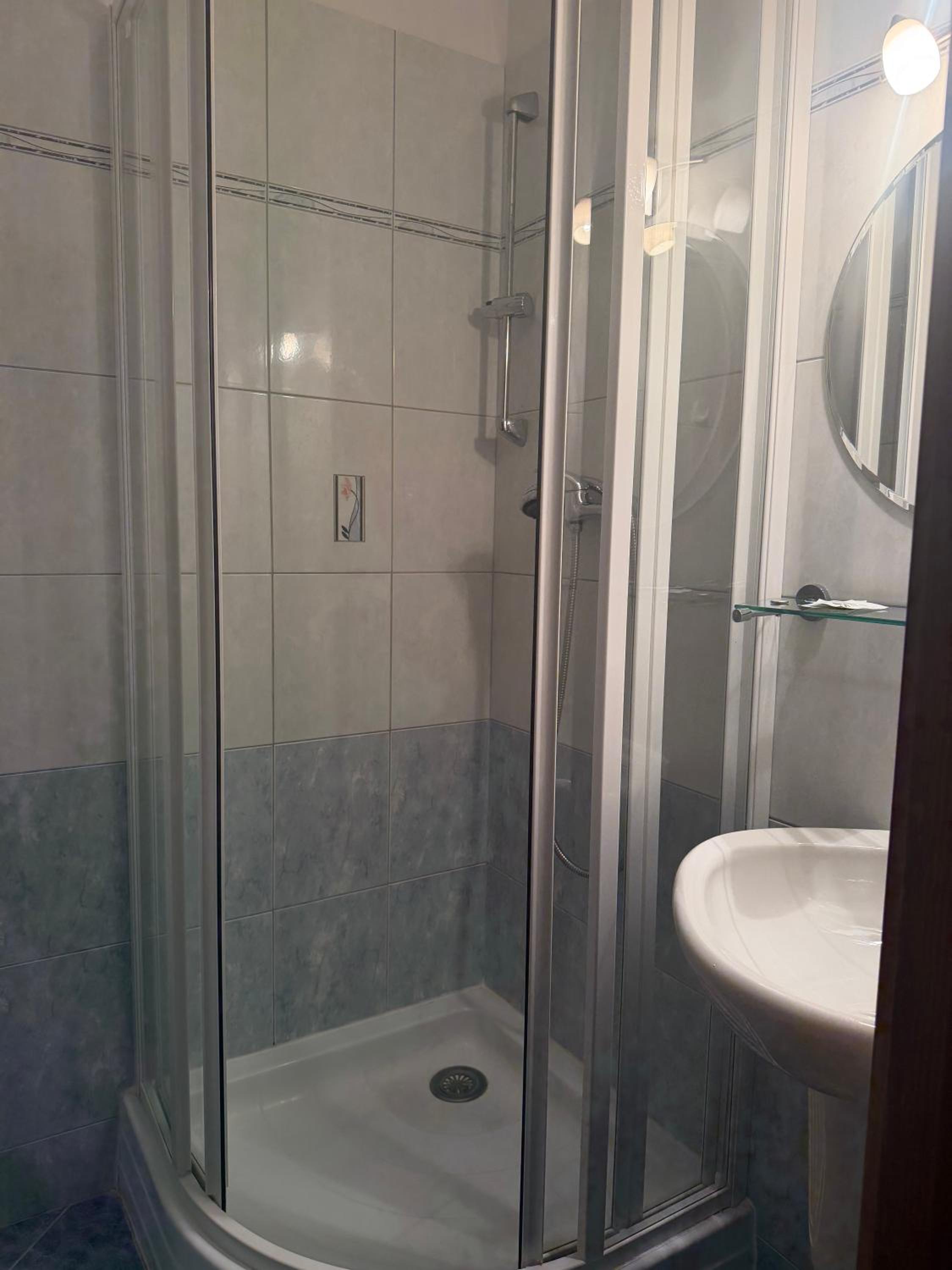 Twin Room with Bathroom photo 1