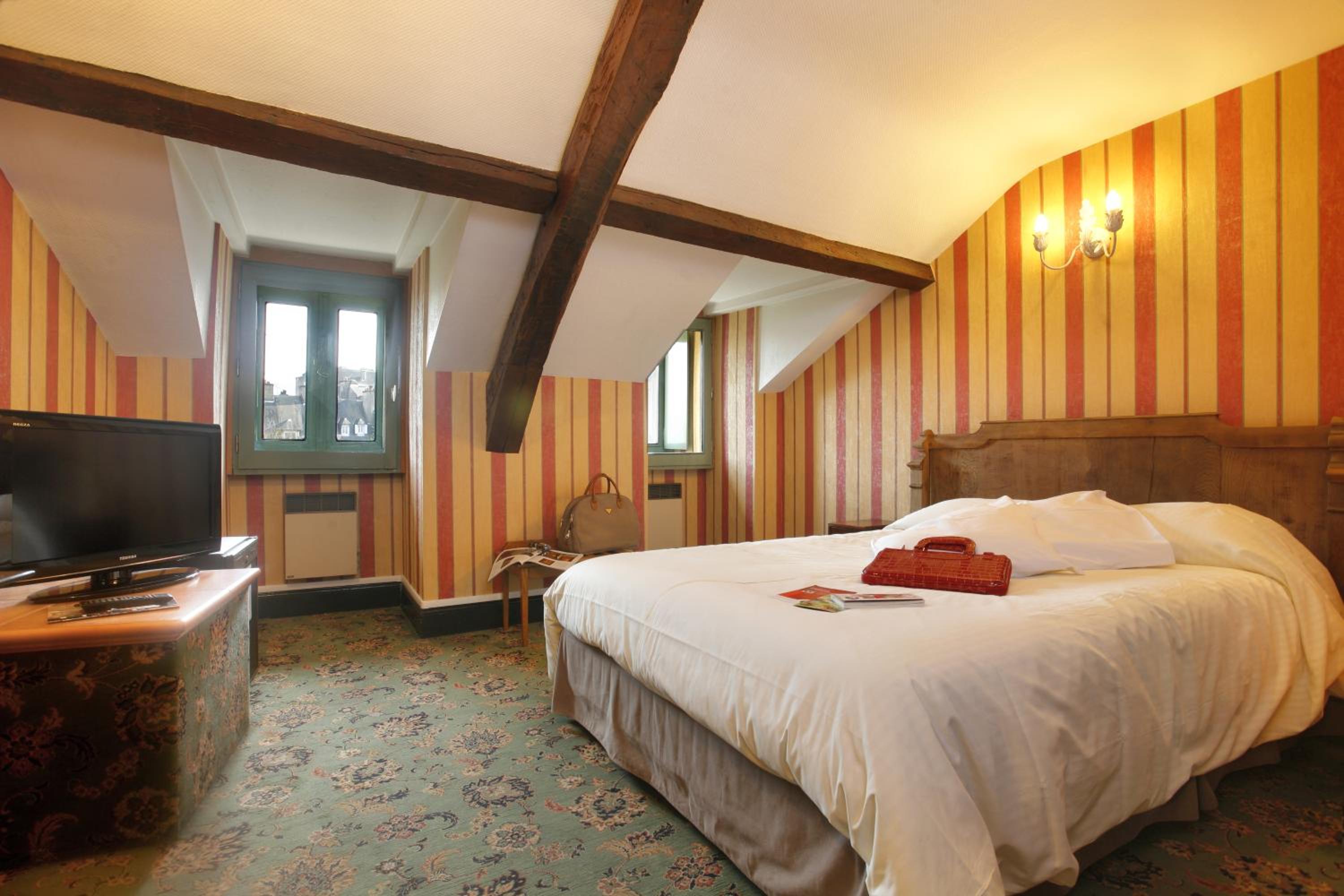 Standard Double Room - Photo 10