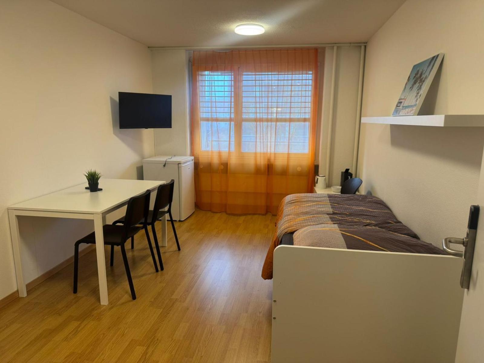 Standard Single Room with Shared Bathroom photo 3