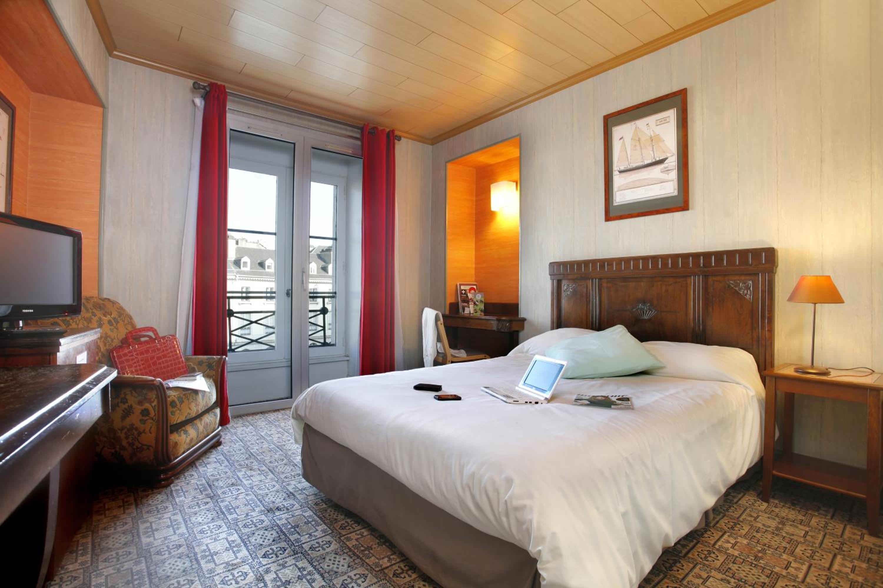 Standard Double Room - Photo 9