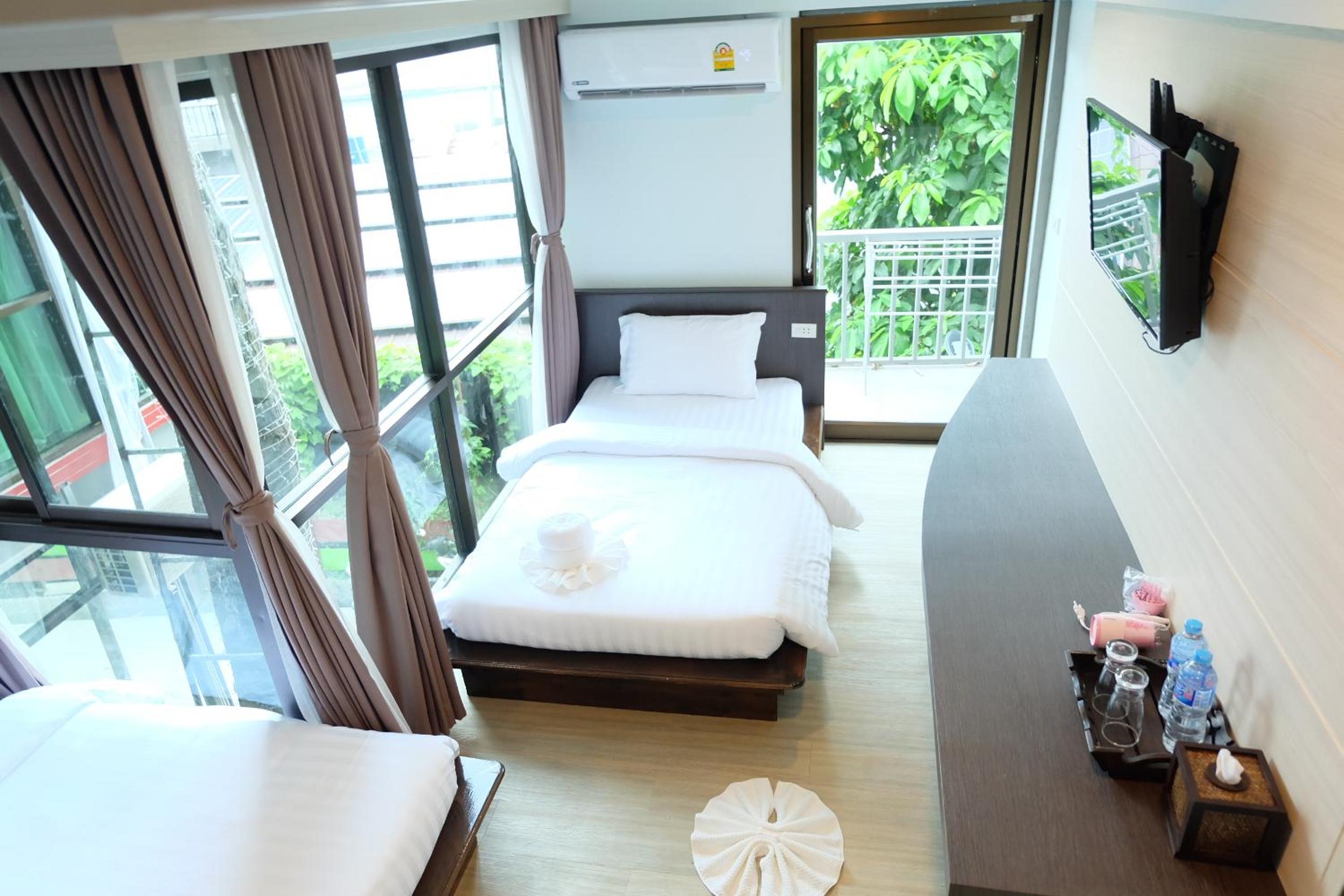 Deluxe Twin Room with Balcony