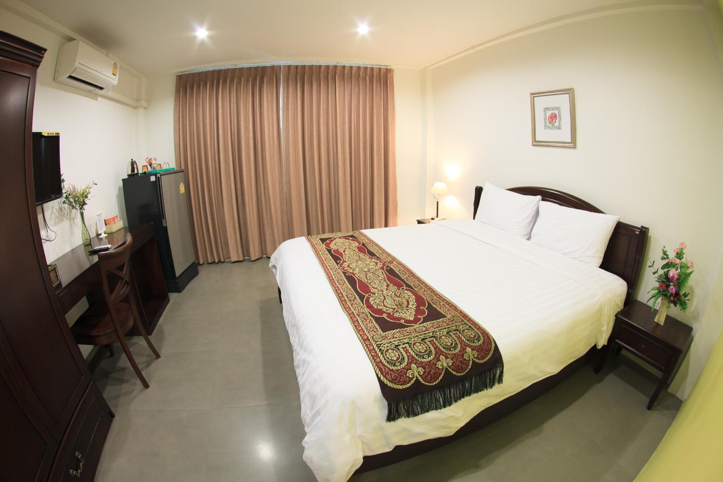 Deluxe King Room photo 1