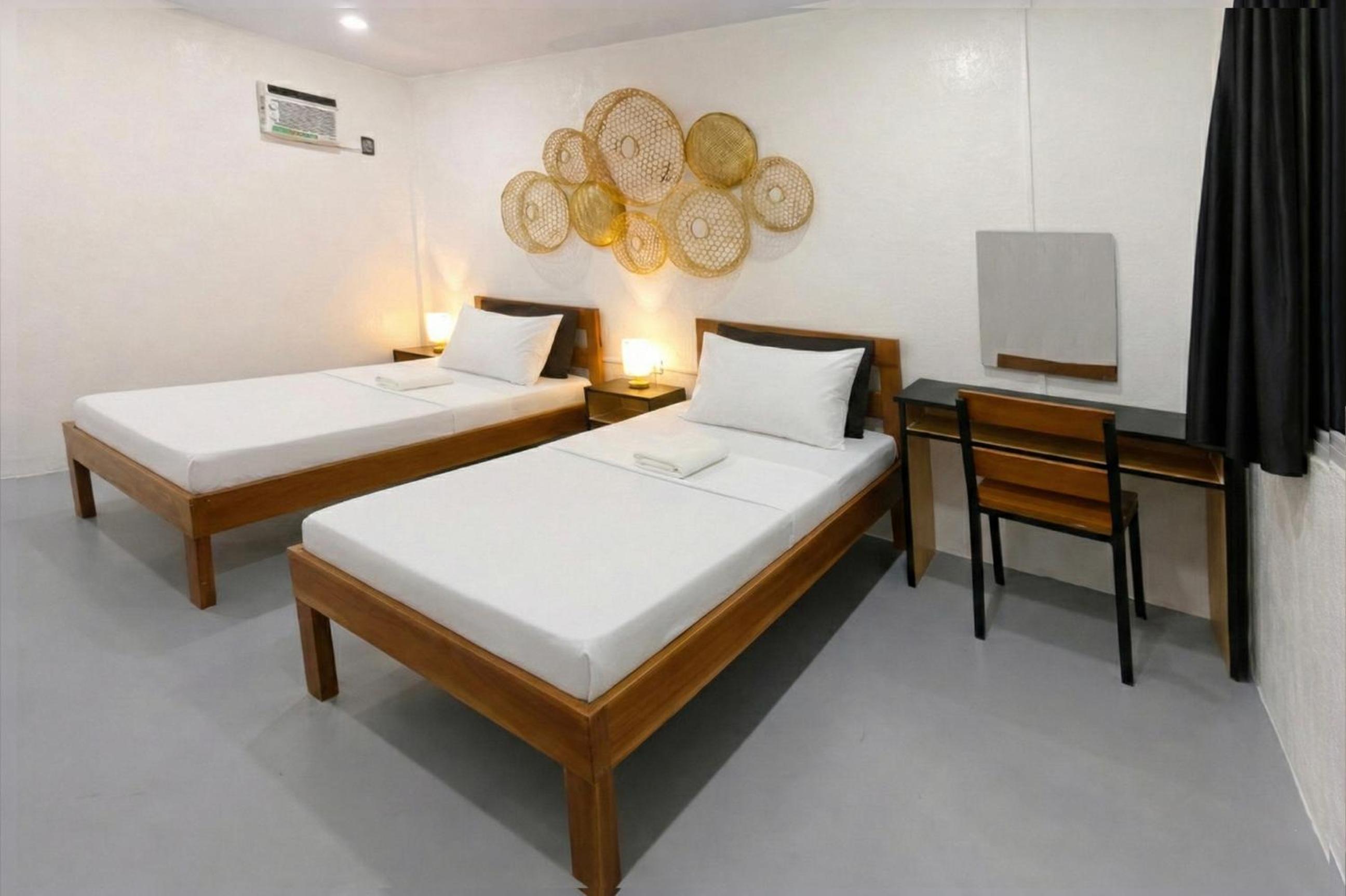 Twin Room with Shared Bathroom photo 2
