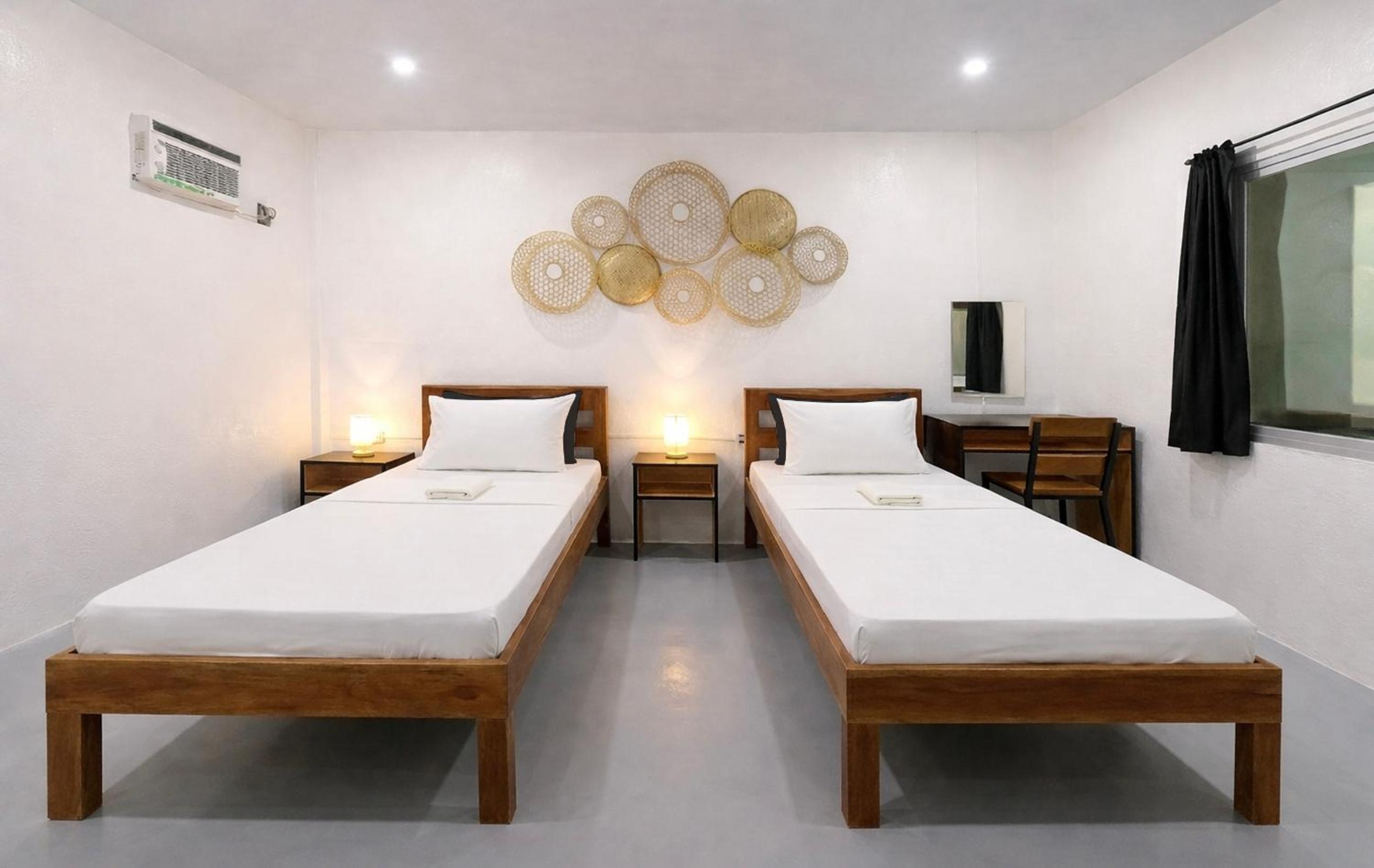 Twin Room with Shared Bathroom photo 1