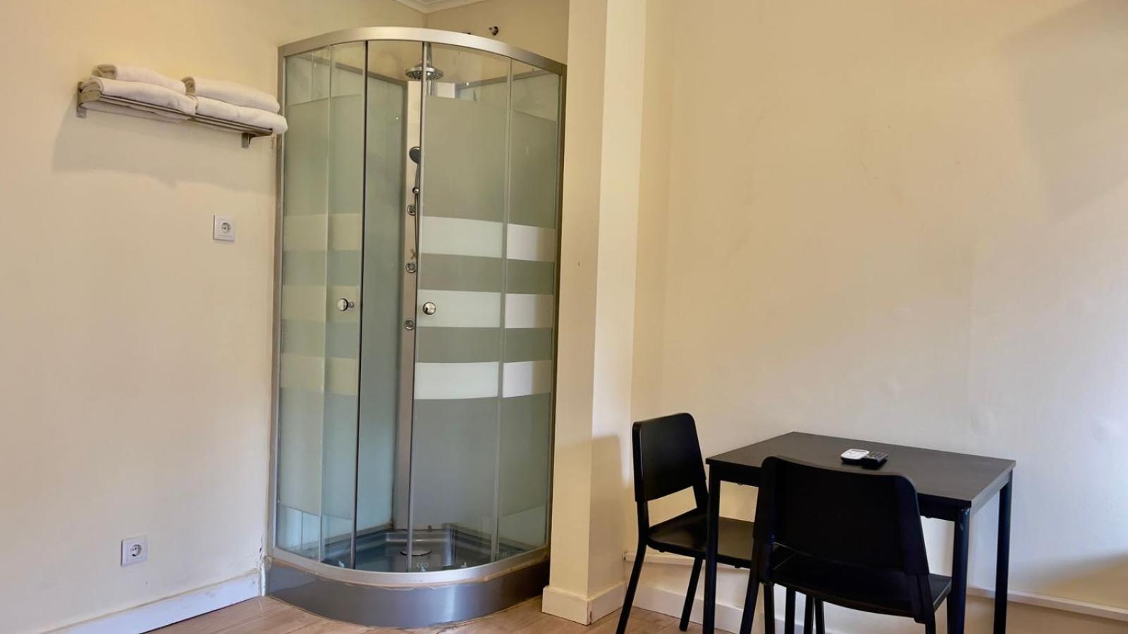 Basic Triple Room with Shared Bathroom photo 3