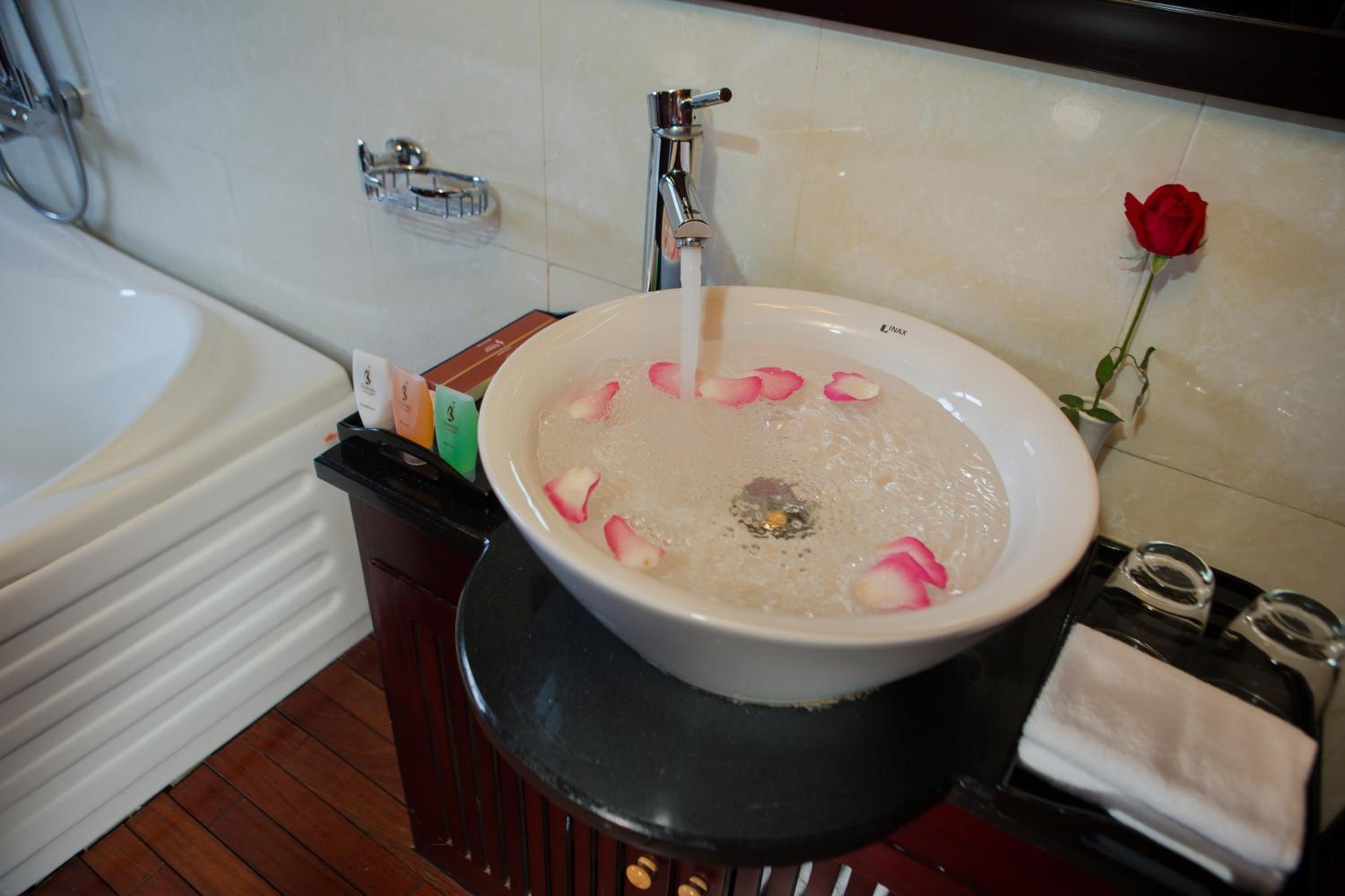 Luxury Suite with Spa Bath S1 - 3 Days 2 Nights thumbnail 5