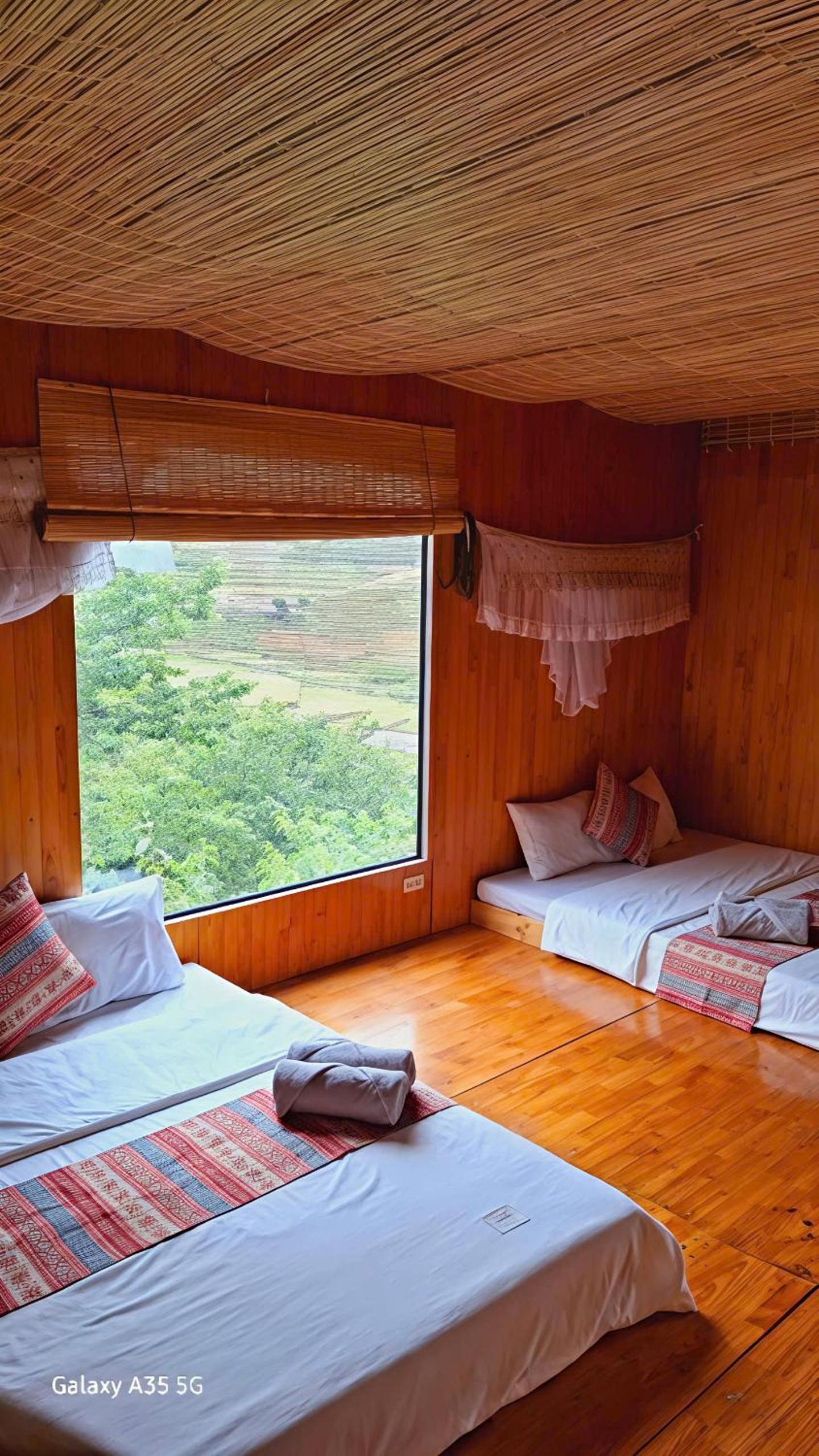 Quadruple Room with Mountain View photo 2