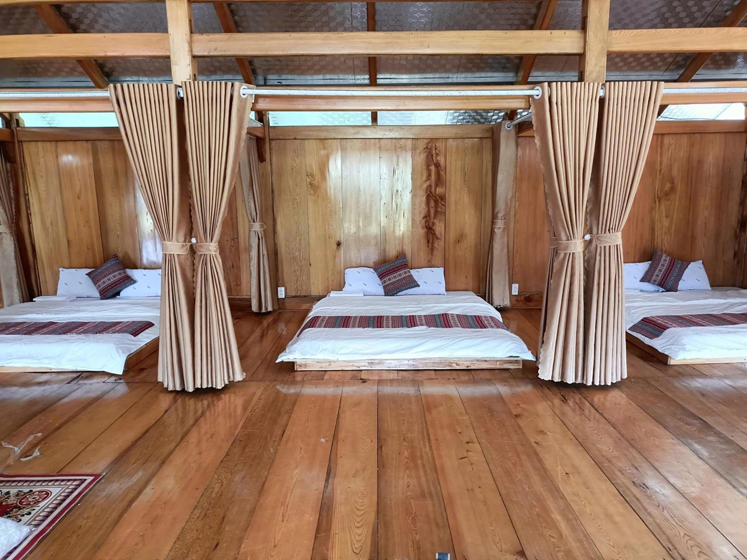 8-Bed Mixed Dormitory Room photo 3