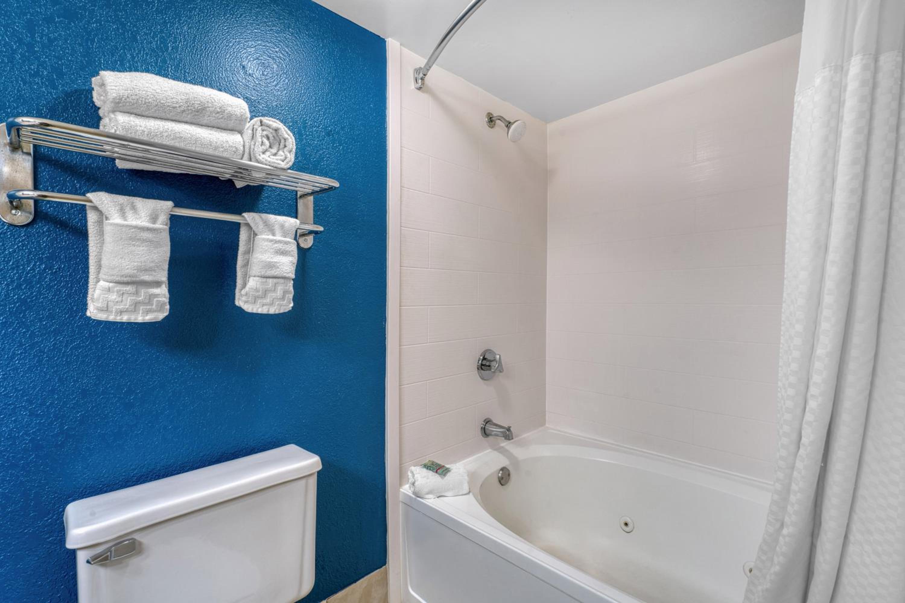 King Room with Kitchen - Non-Smoking