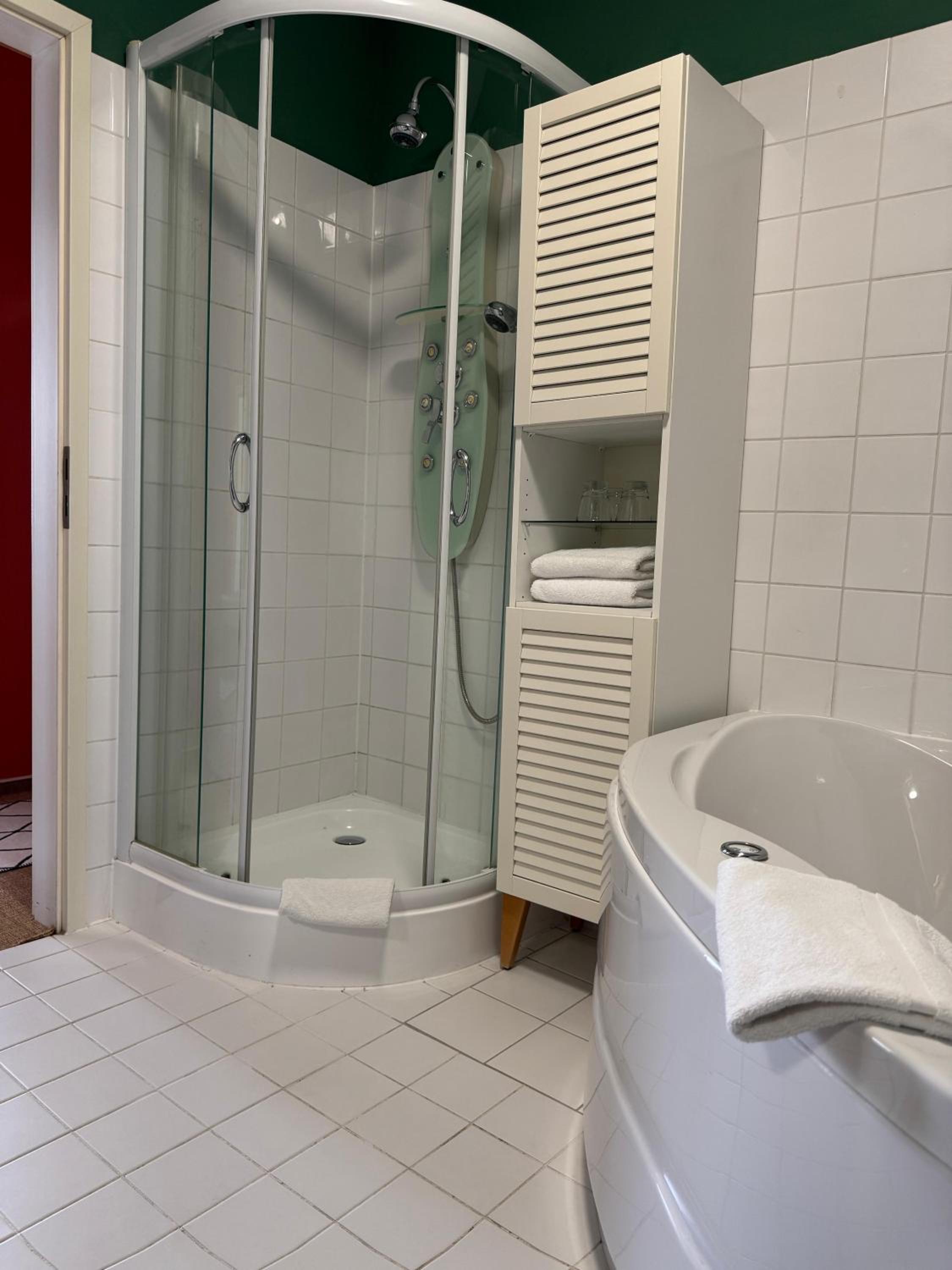 Two-Bedroom Apartment (4 Adults)