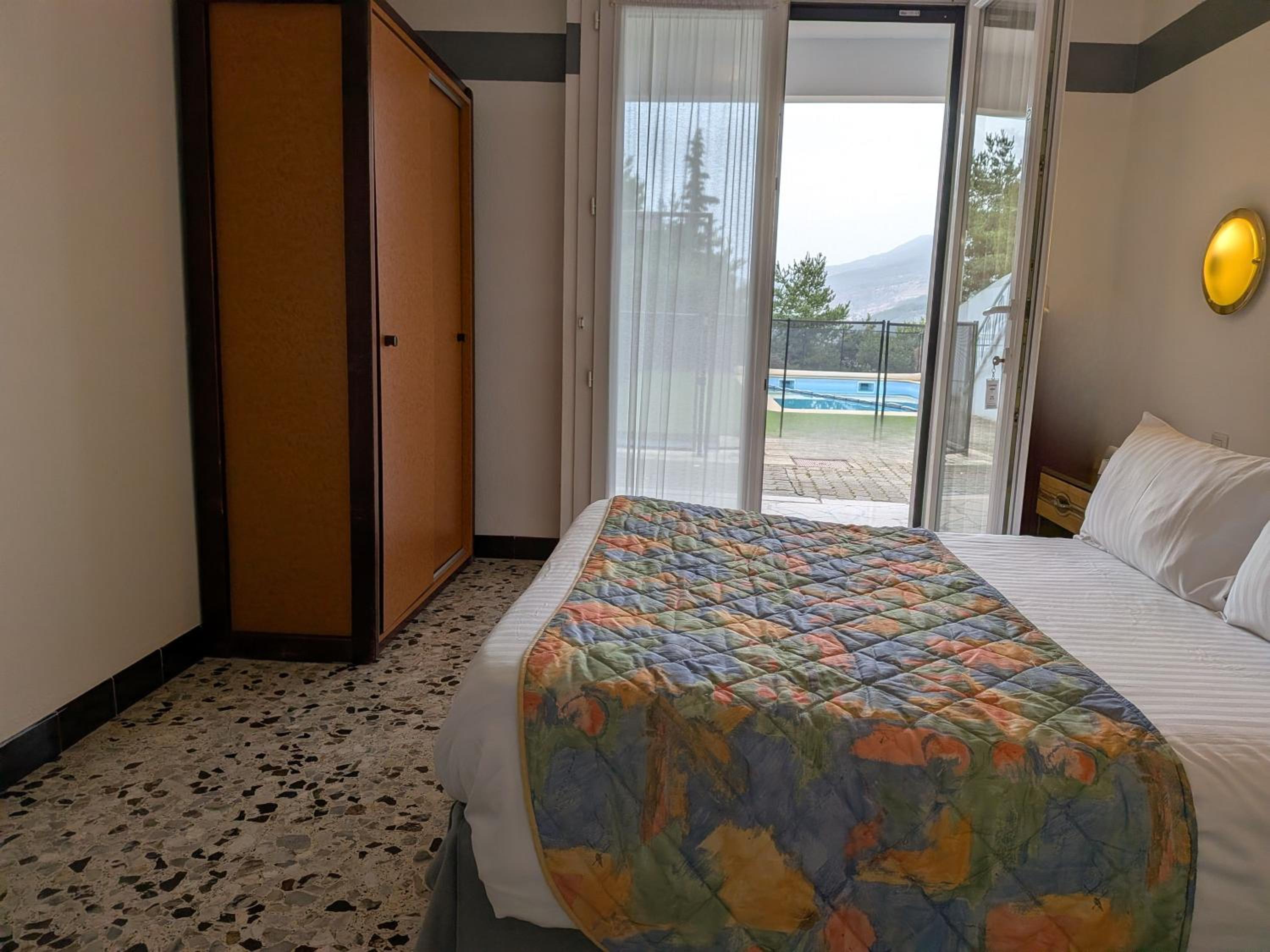 Double Room with Pool View photo 3