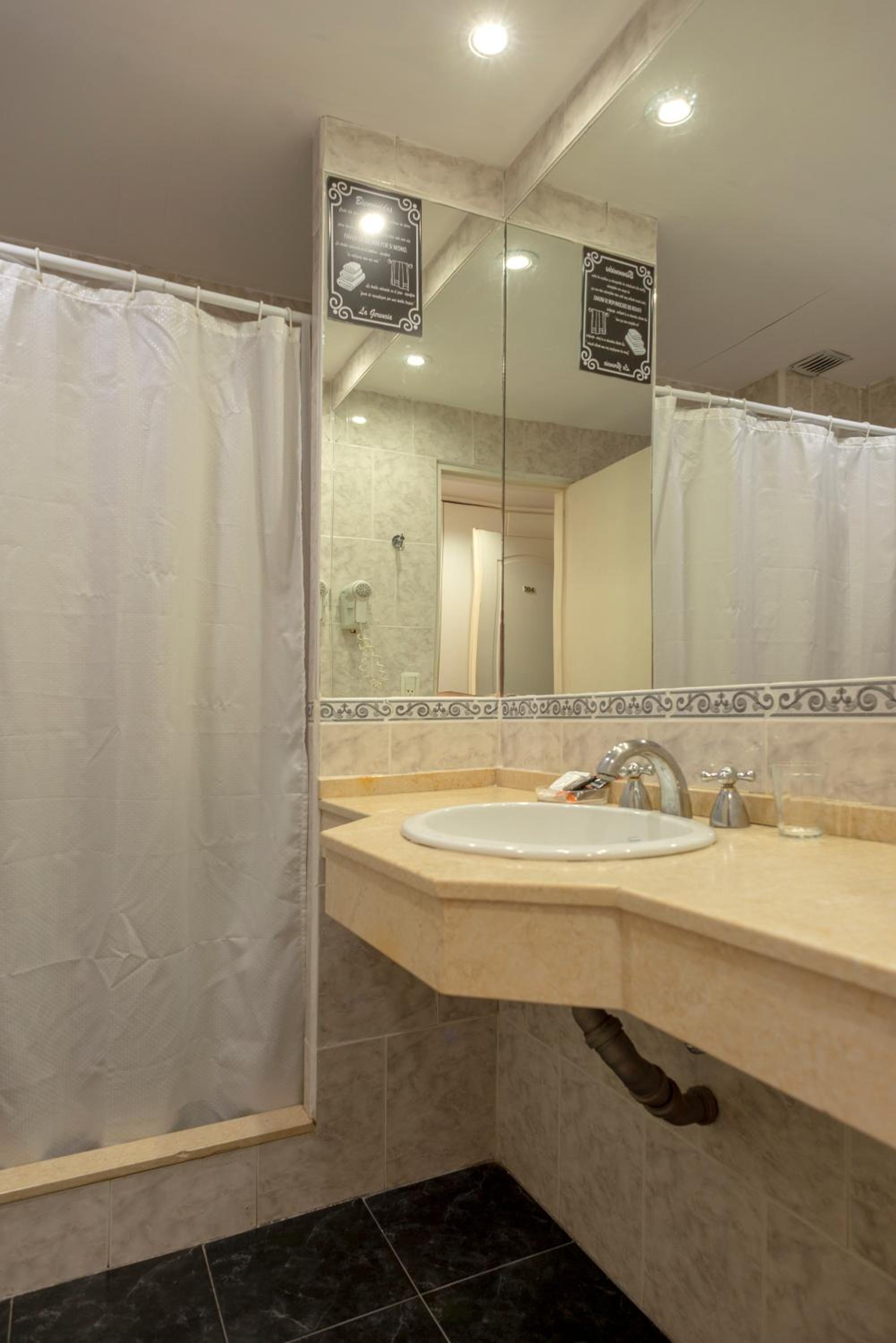 Double or Twin Room photo 3