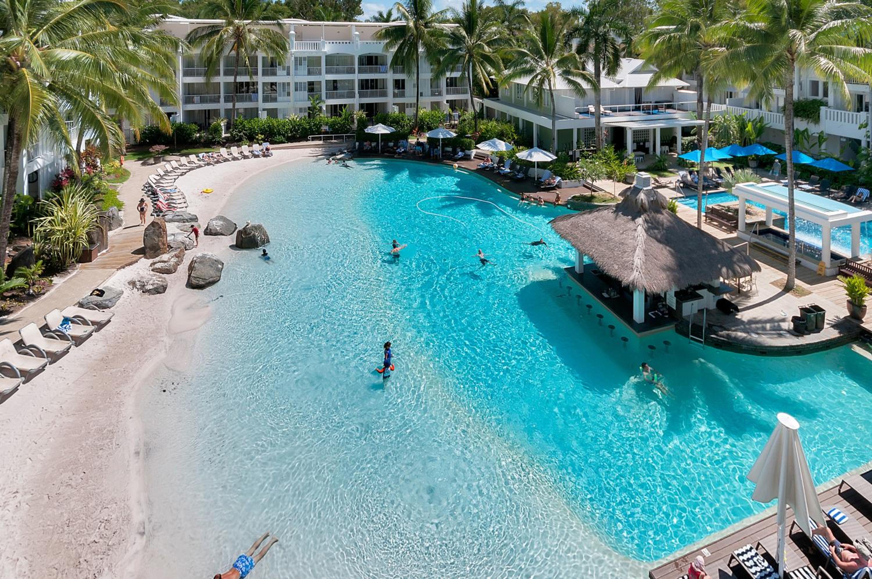 Poolview Two Bedroom Apartment with private rooftop spa photo 3