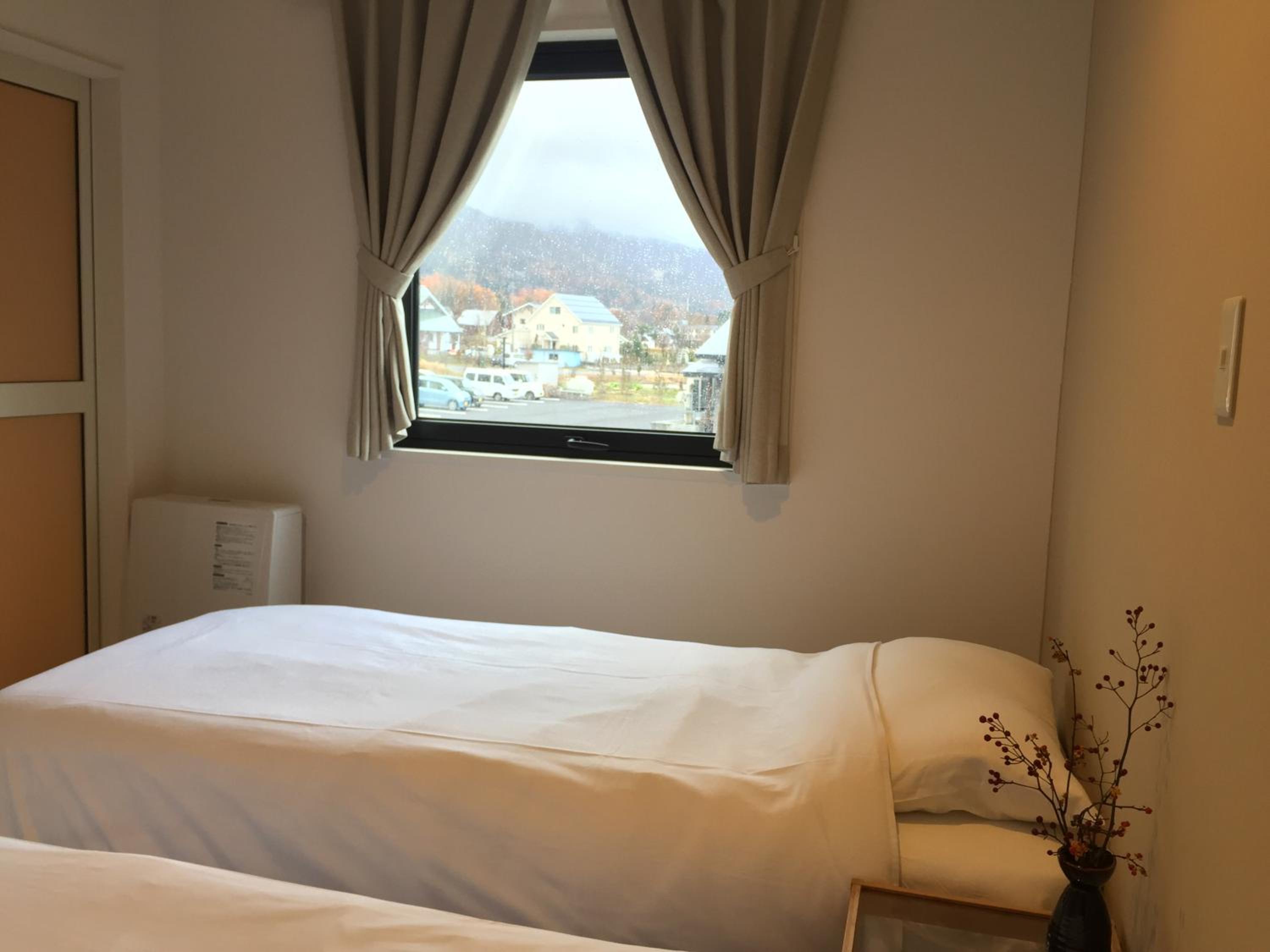 Standard Twin Room with Mountain View