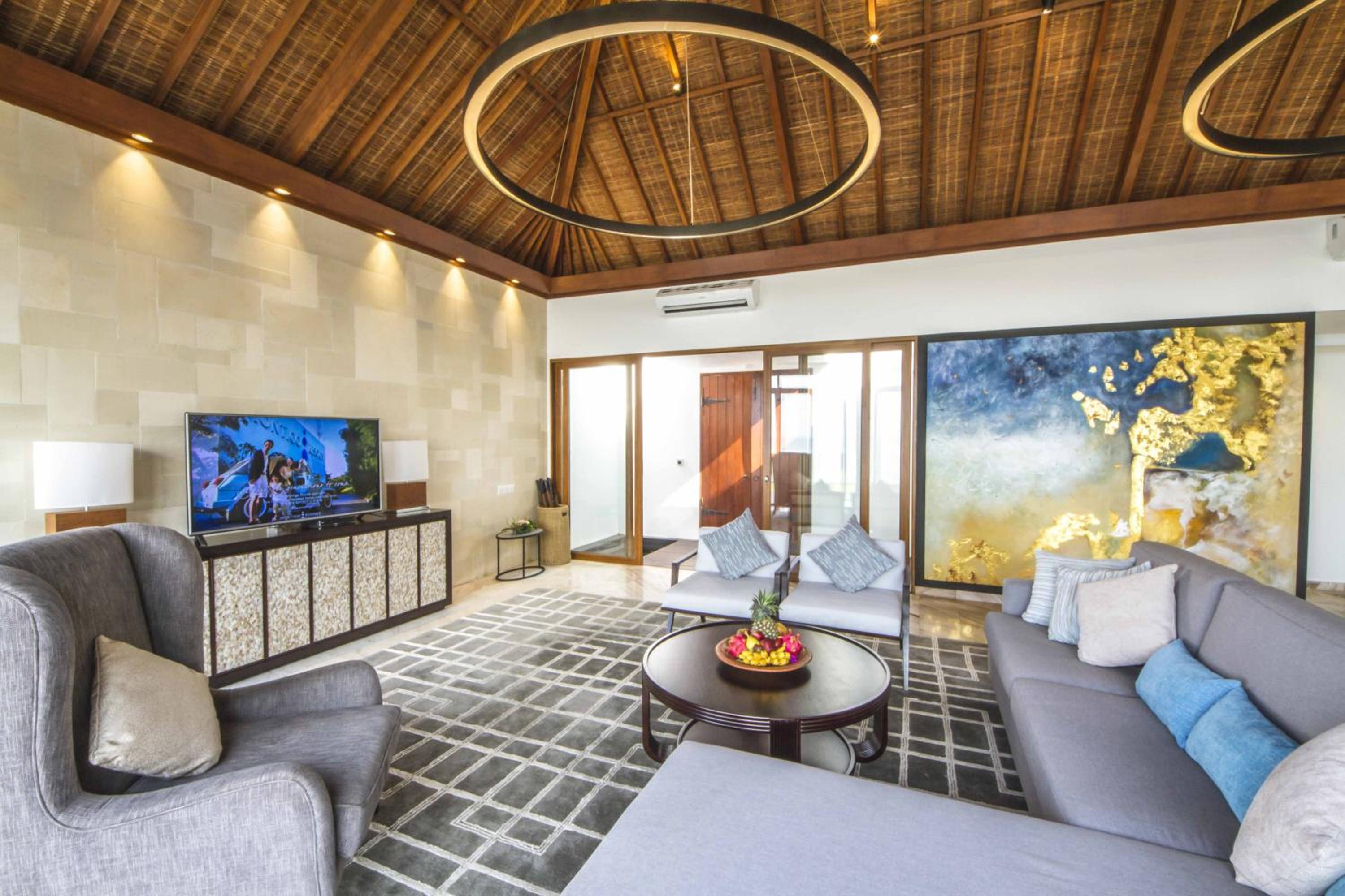 Premier Three-Bedroom Villa - Photo 2