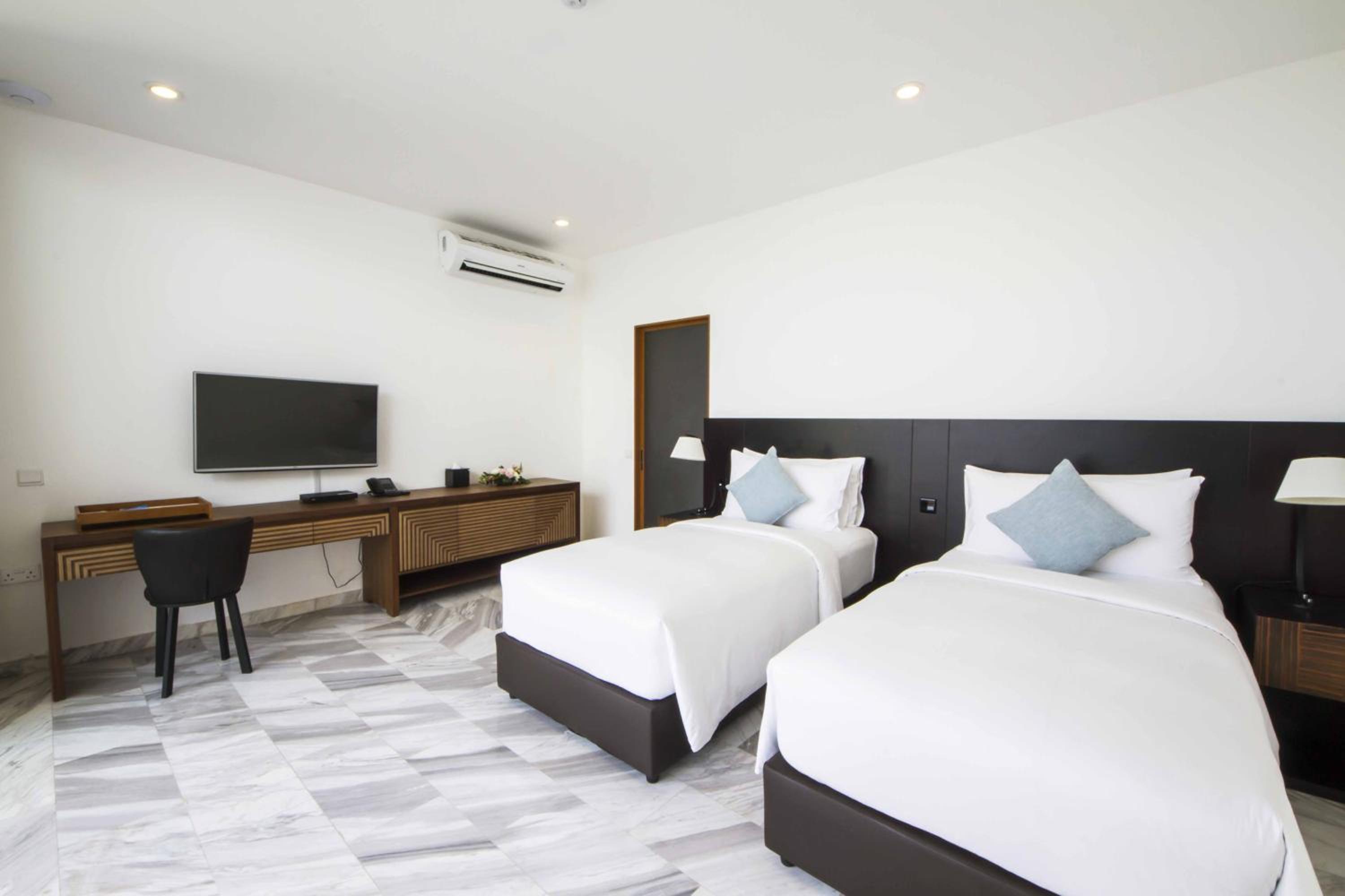 Premier Three-Bedroom Villa - Photo 13