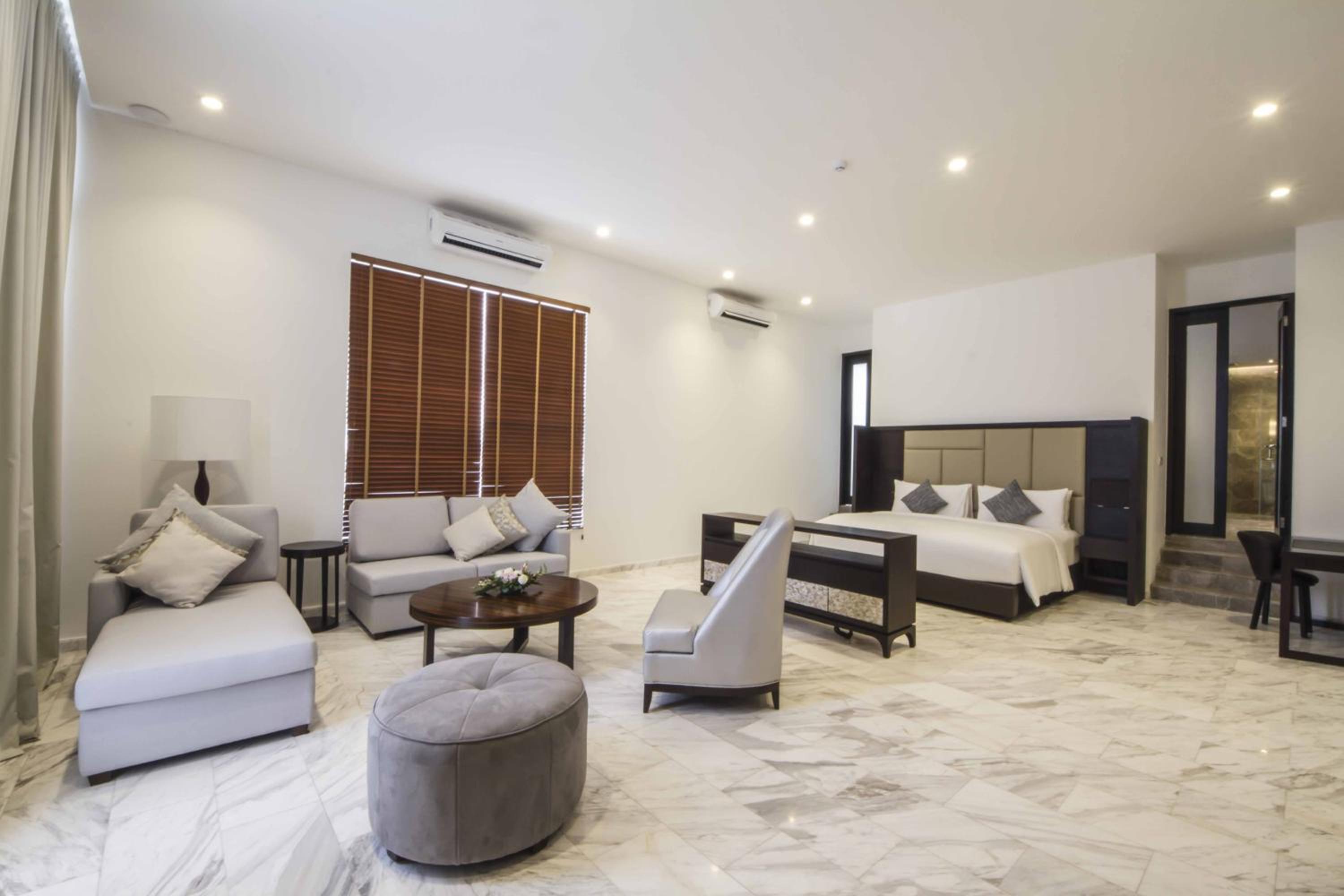 Premier Three-Bedroom Villa - Photo 11
