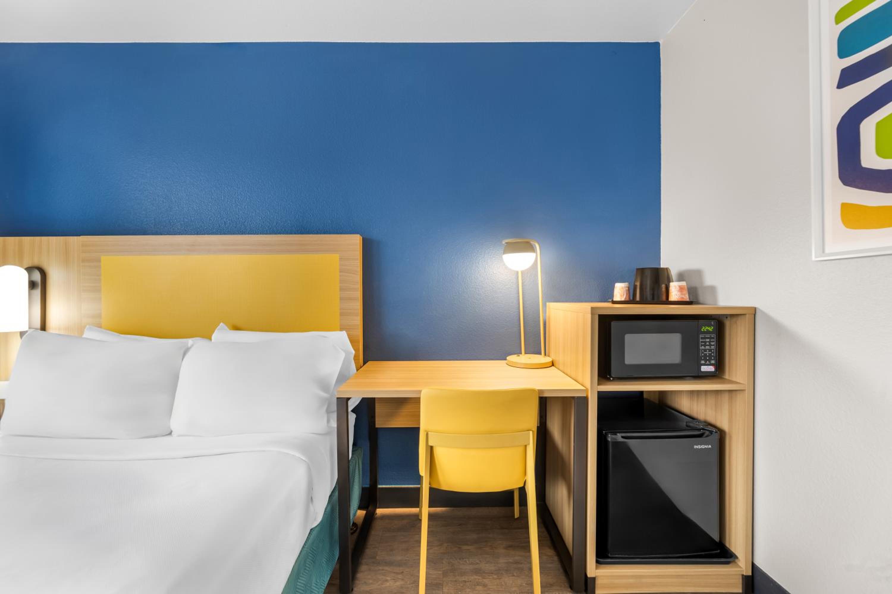 Double Room with Roll-in Shower - Disability Access/Non Smoking photo 1