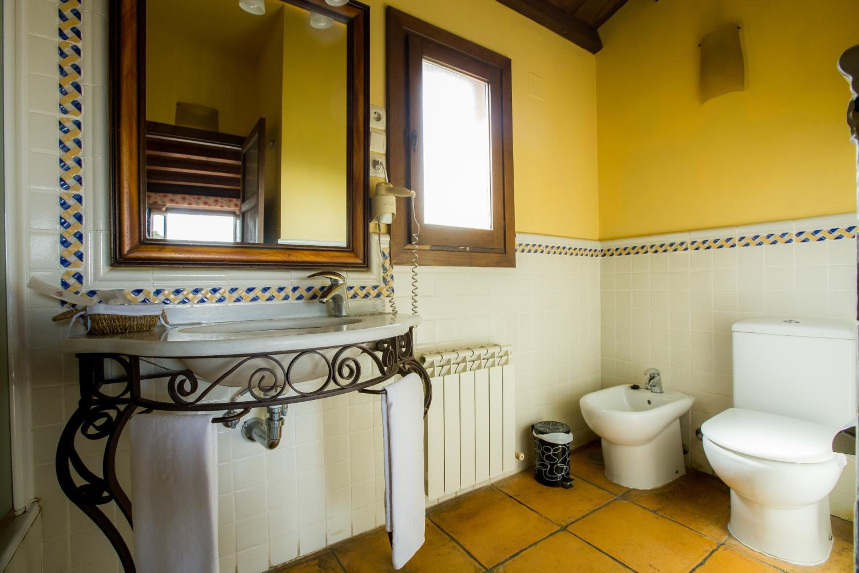 Double or Twin Room with Extra Bed (2 Adults + 1 Child) with terrace photo 2