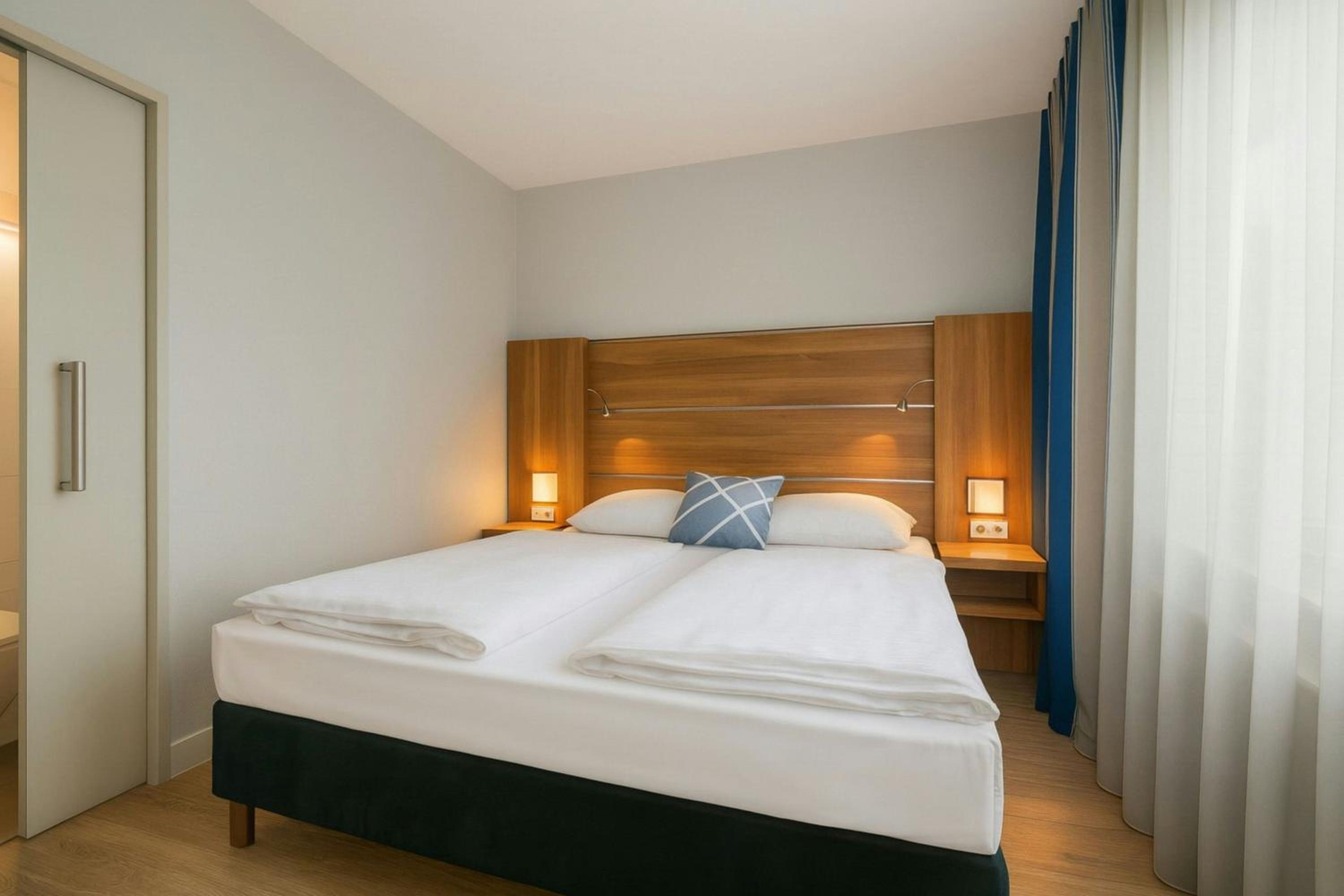 Standard Family Room with Two Single Beds and Sofa Bed - Photo 2
