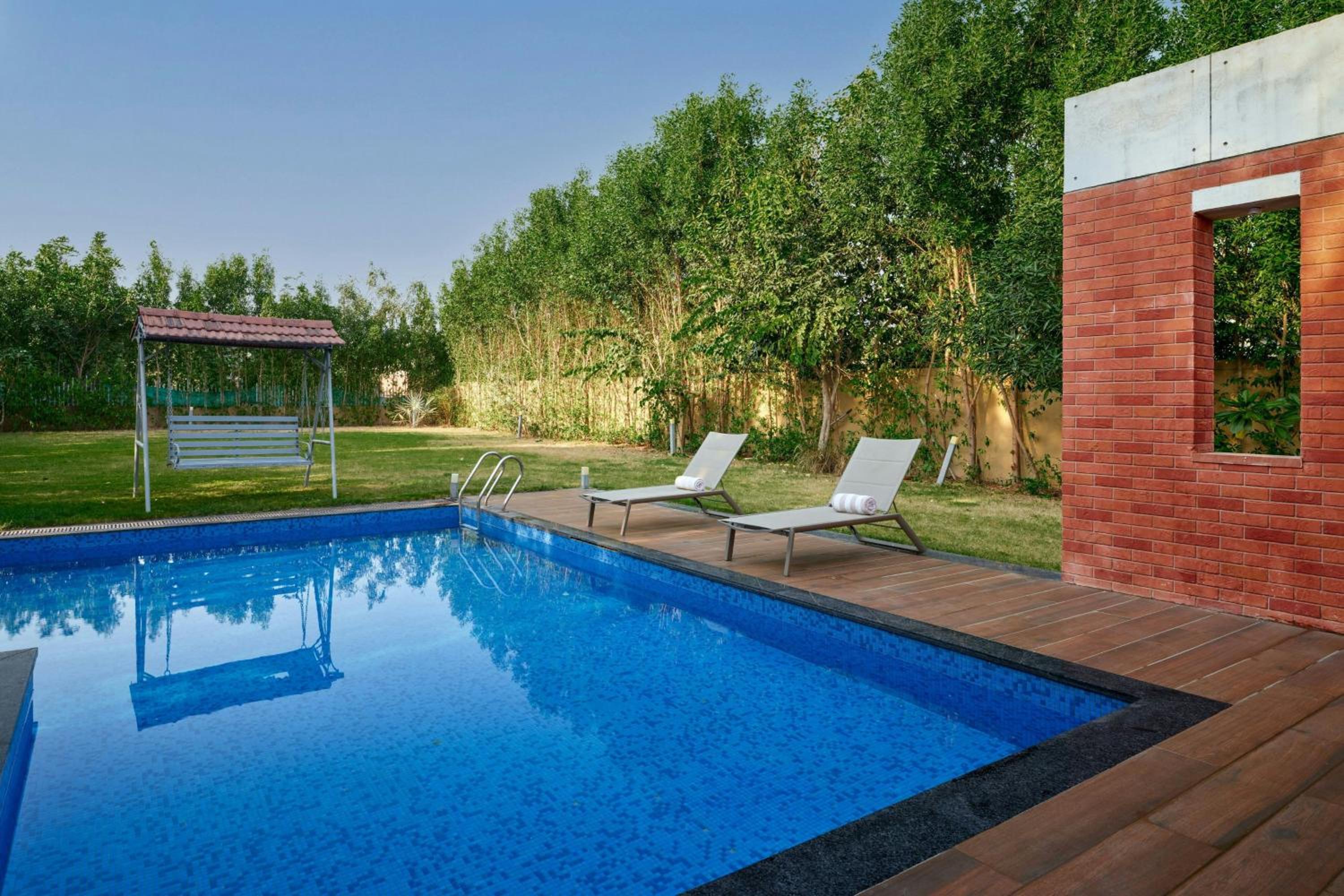 Fern Classic One-Bedroom Villa with King Bed and Garden View photo 2