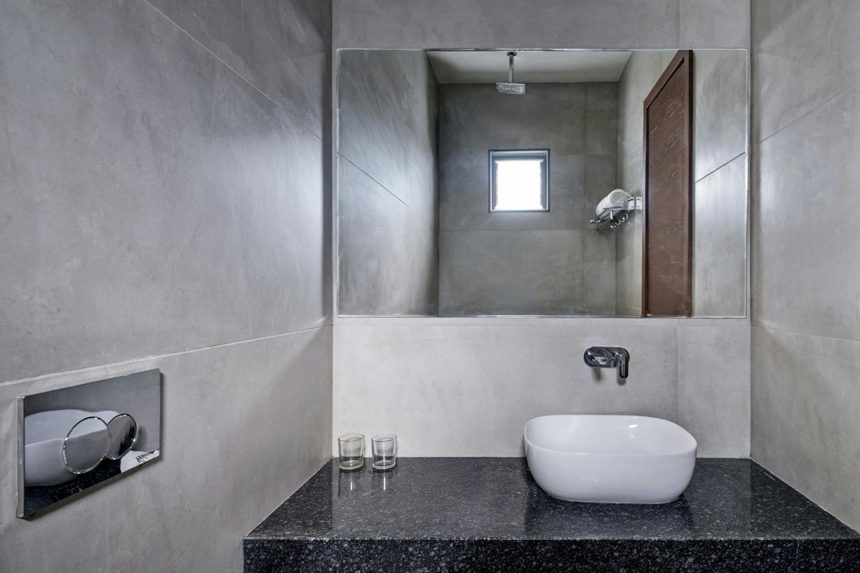 Fern Classic Three-Bedroom Villa with Garden View photo 3