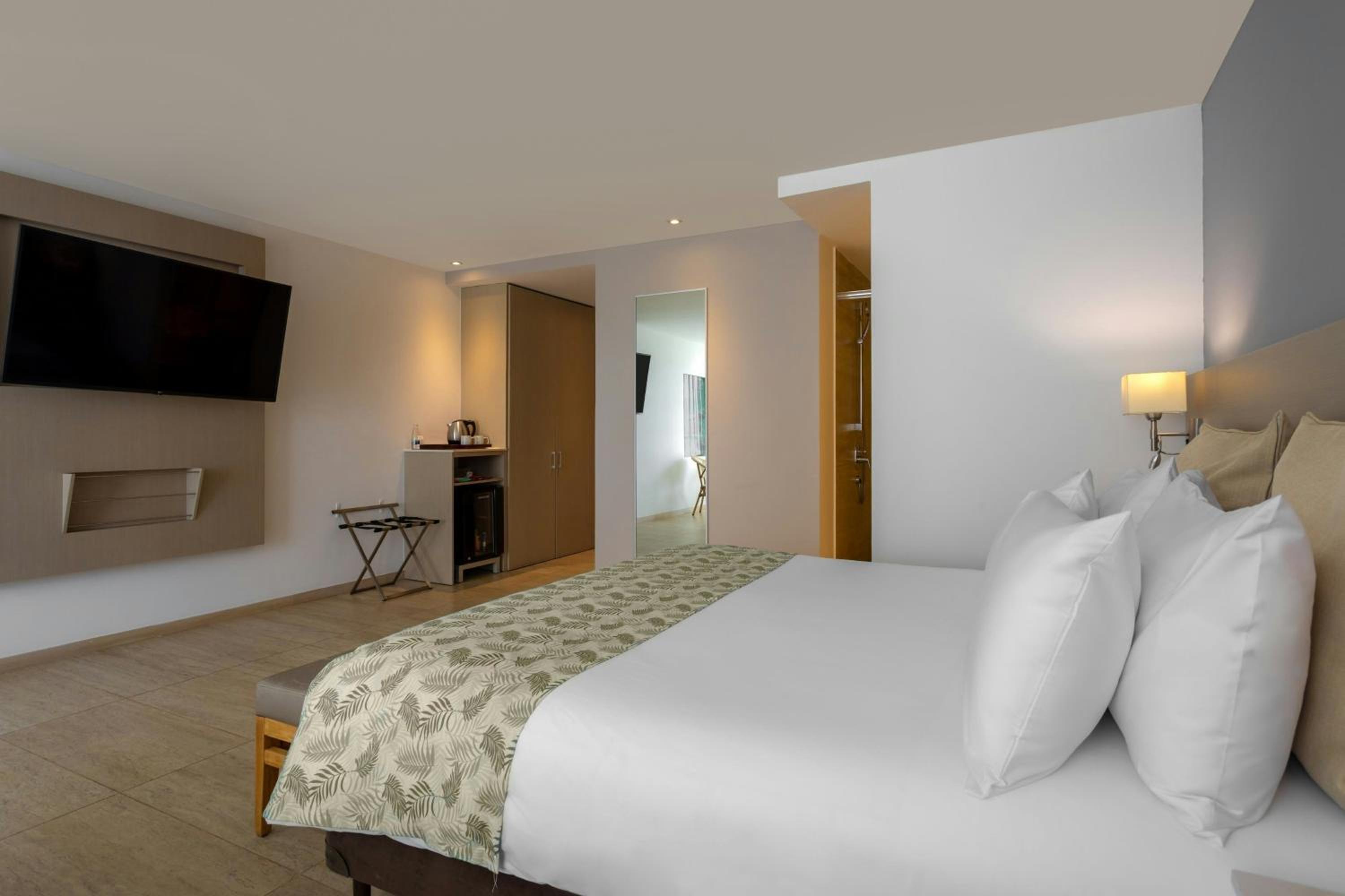 Superior Queen Room with Sofa Bed photo 2