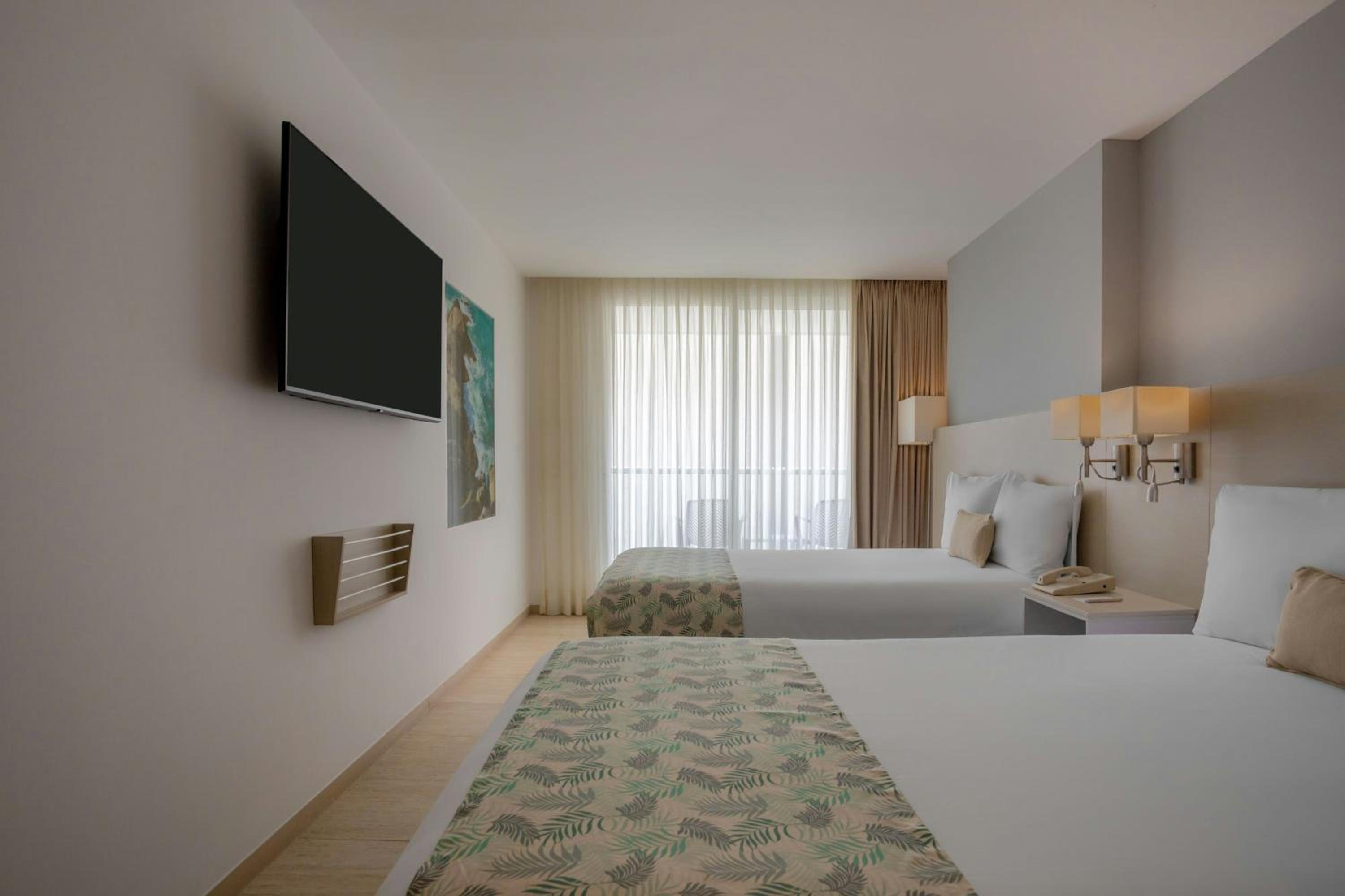 Double Room with Two Double Beds photo 2